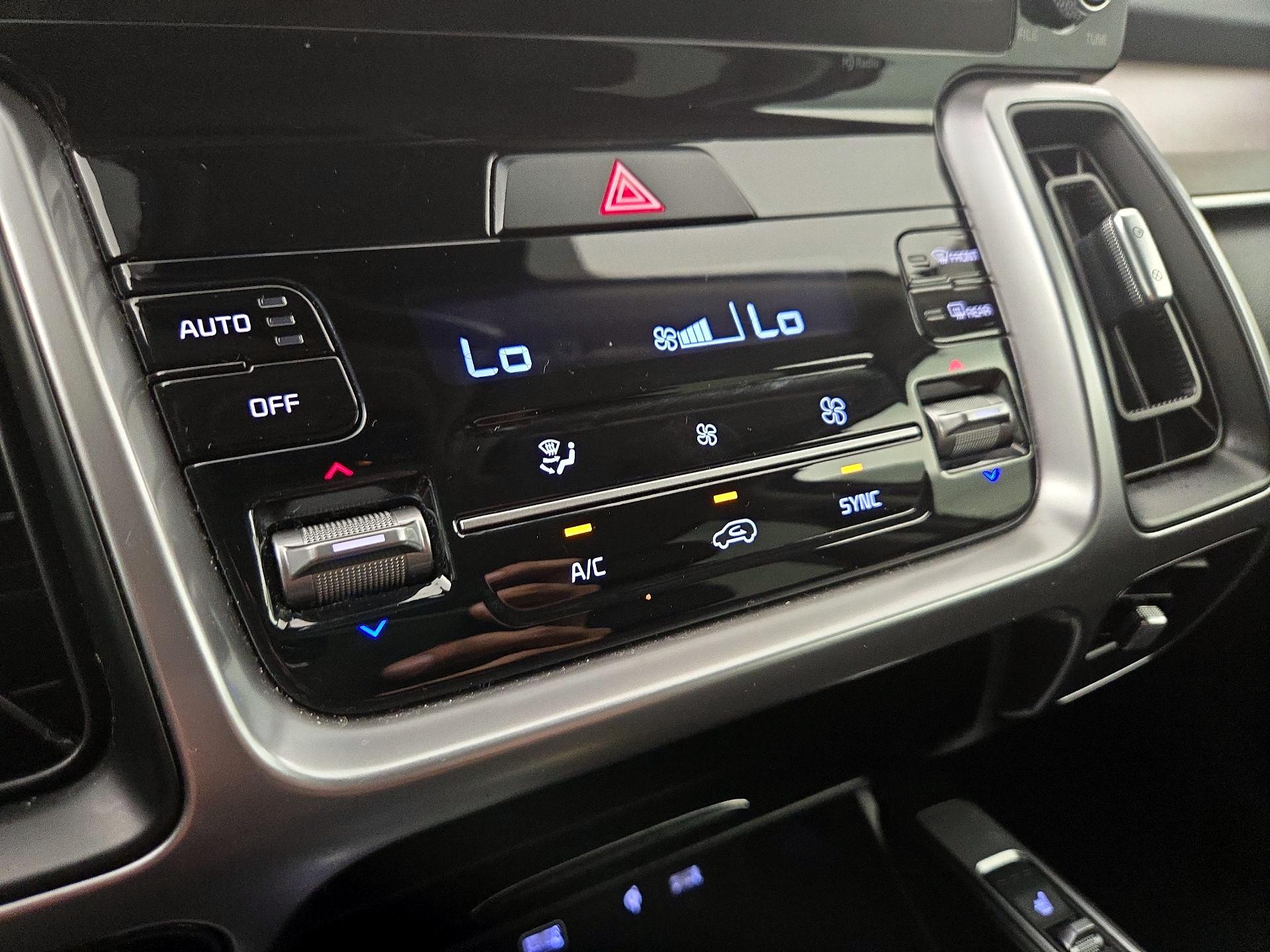 Thumbnail: 2023 Kia Sorento - 17