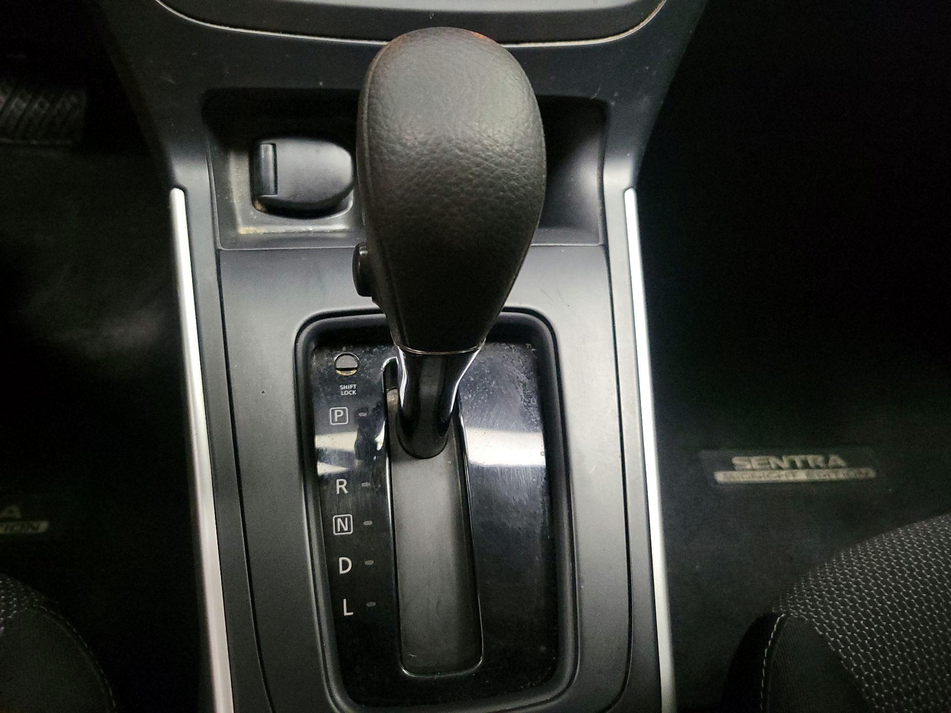 Thumbnail: 2018 Nissan Sentra - 17