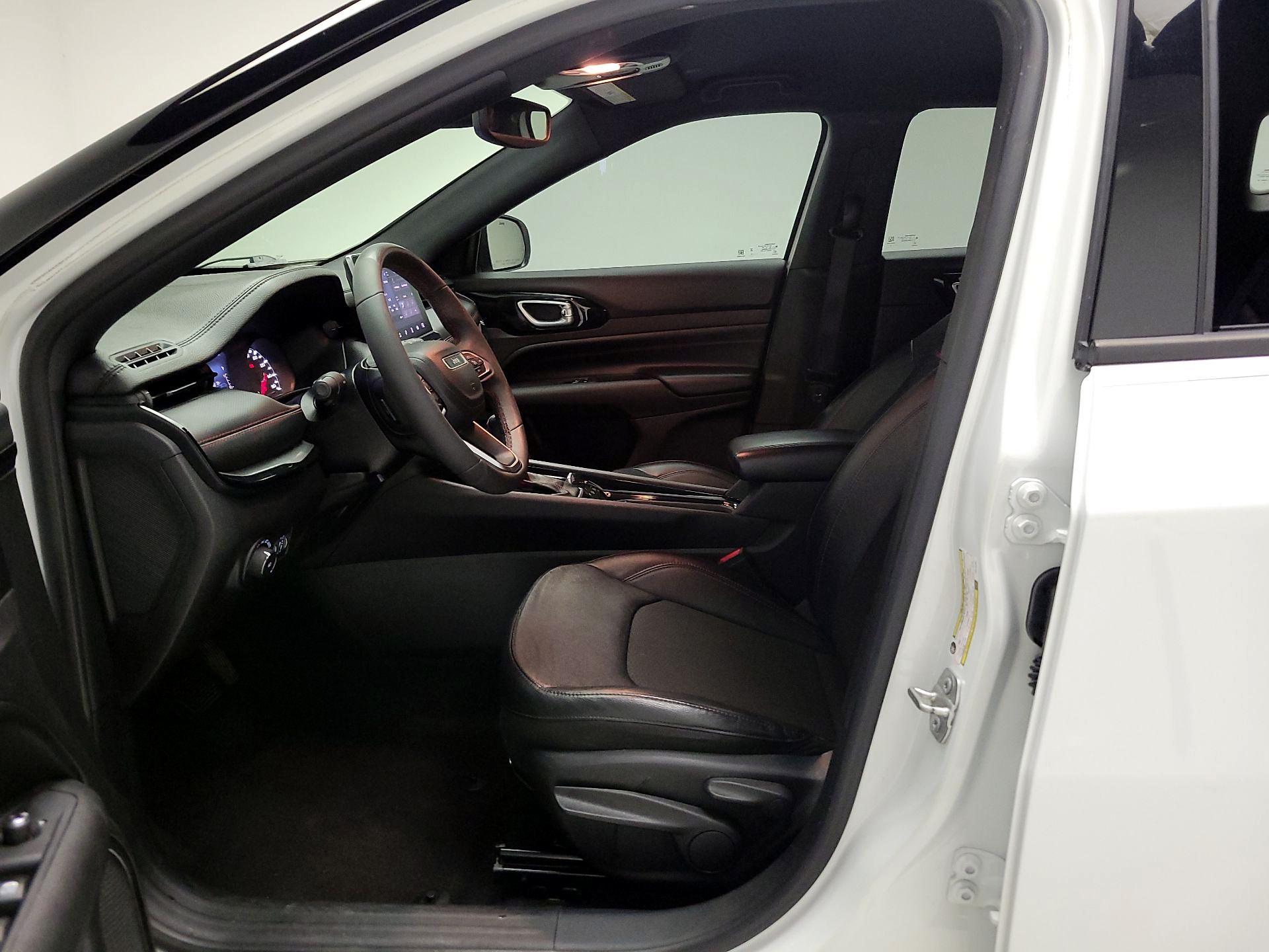 Thumbnail: 2023 Jeep Compass - 11