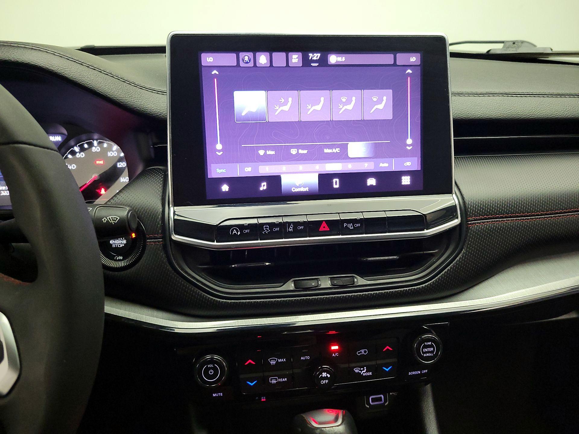 Thumbnail: 2023 Jeep Compass - 16