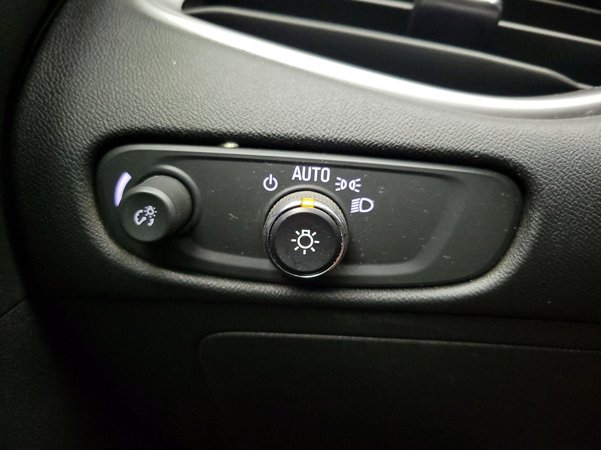 Thumbnail: 2022 Chevrolet Malibu - 13