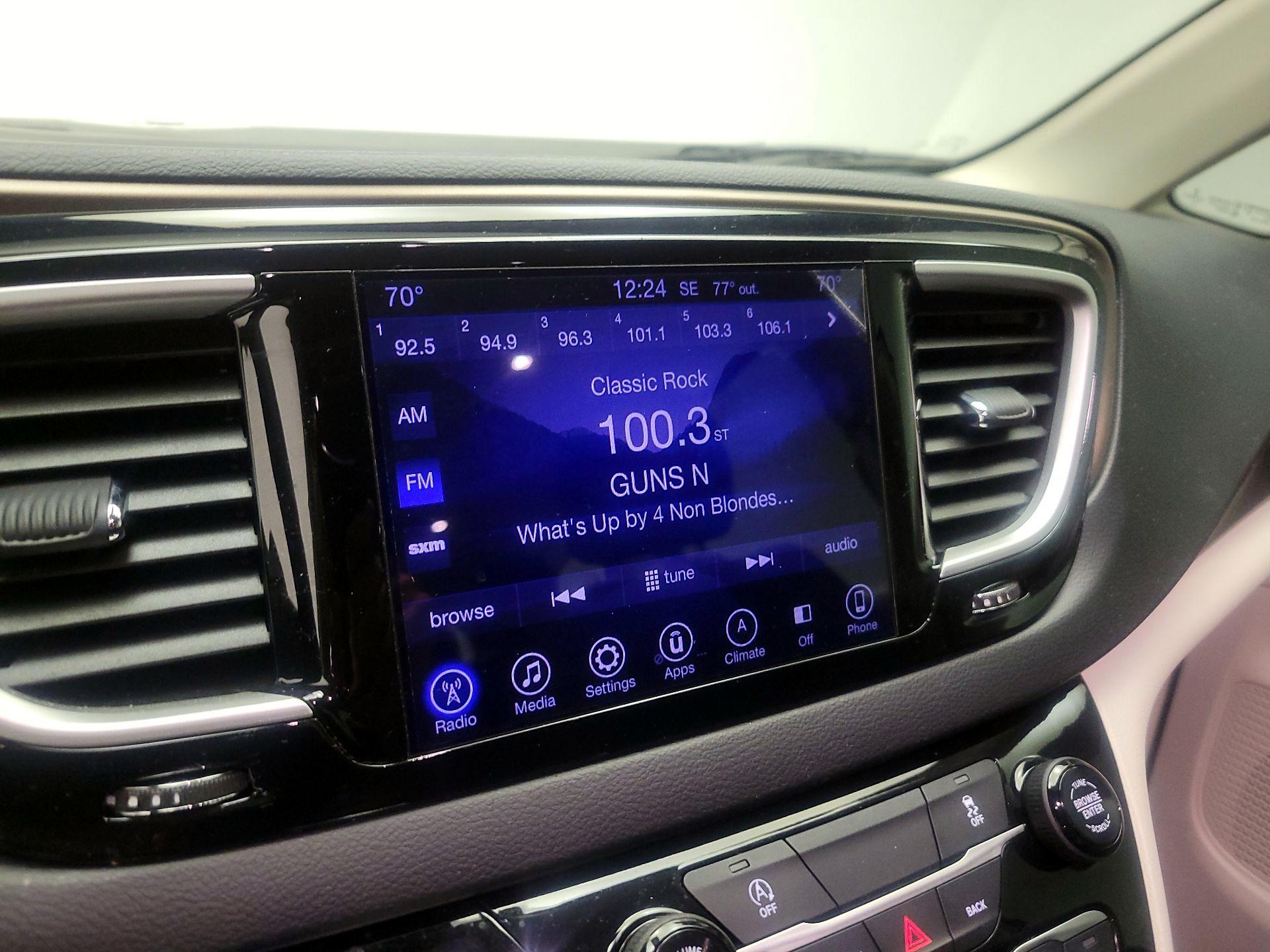 Thumbnail: 2017 Chrysler Pacifica - 15