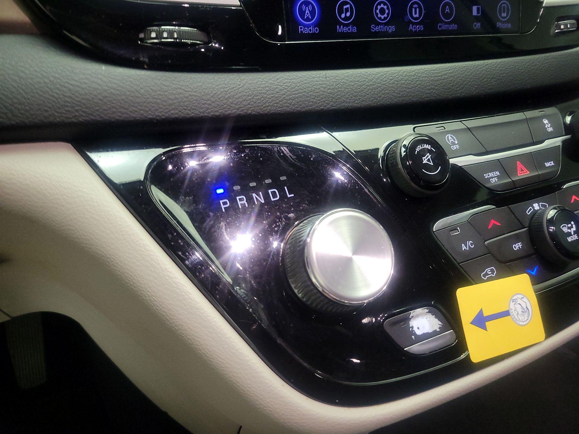 Thumbnail: 2017 Chrysler Pacifica - 17