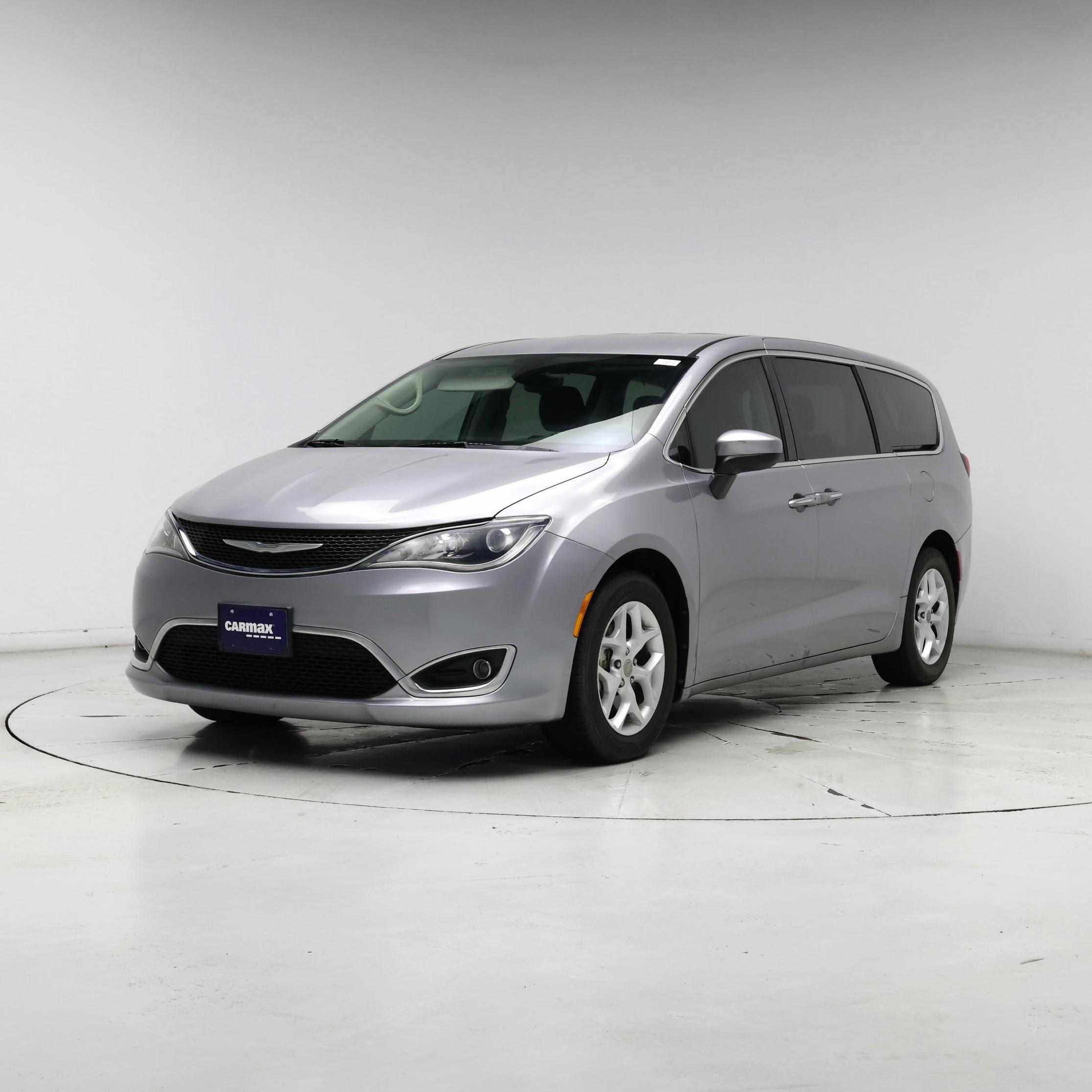 Thumbnail: 2017 Chrysler Pacifica - 4