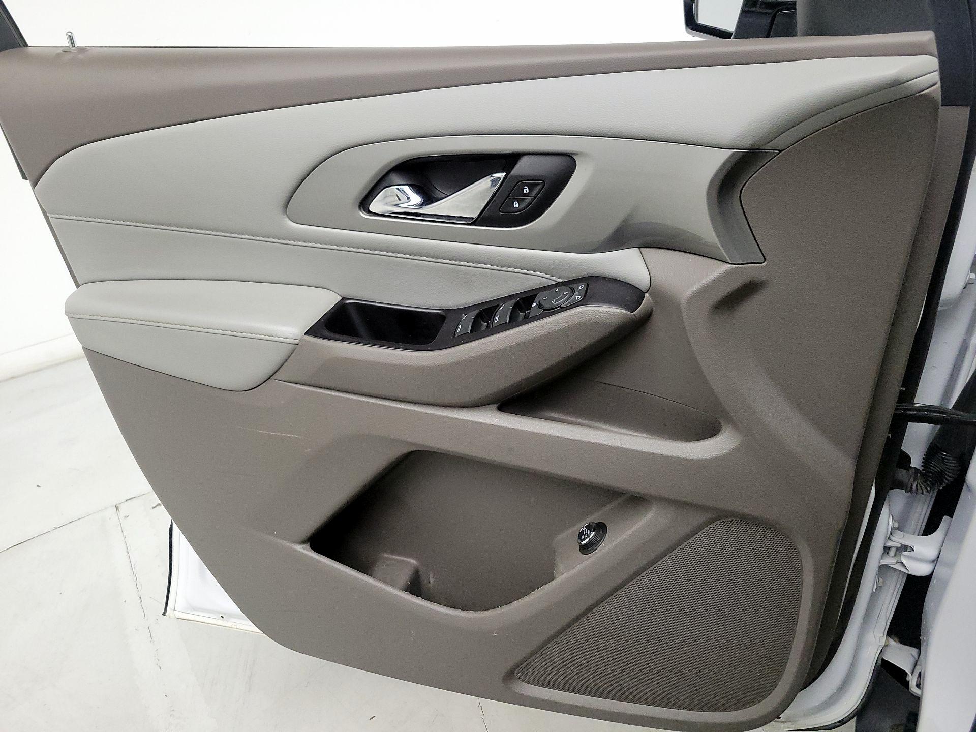 Thumbnail: 2020 Chevrolet Traverse - 12