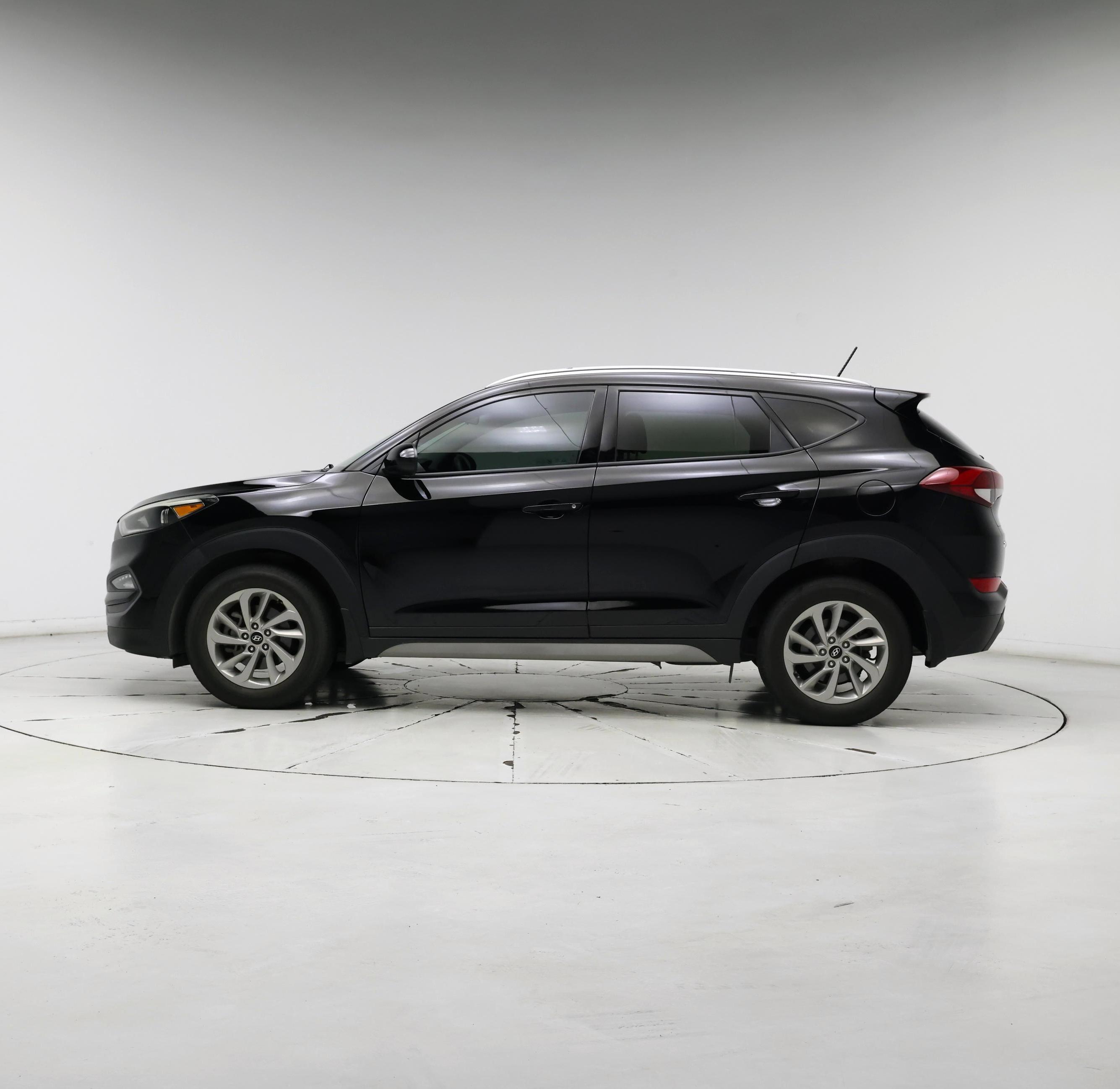 Thumbnail: 2017 Hyundai Tucson - 3