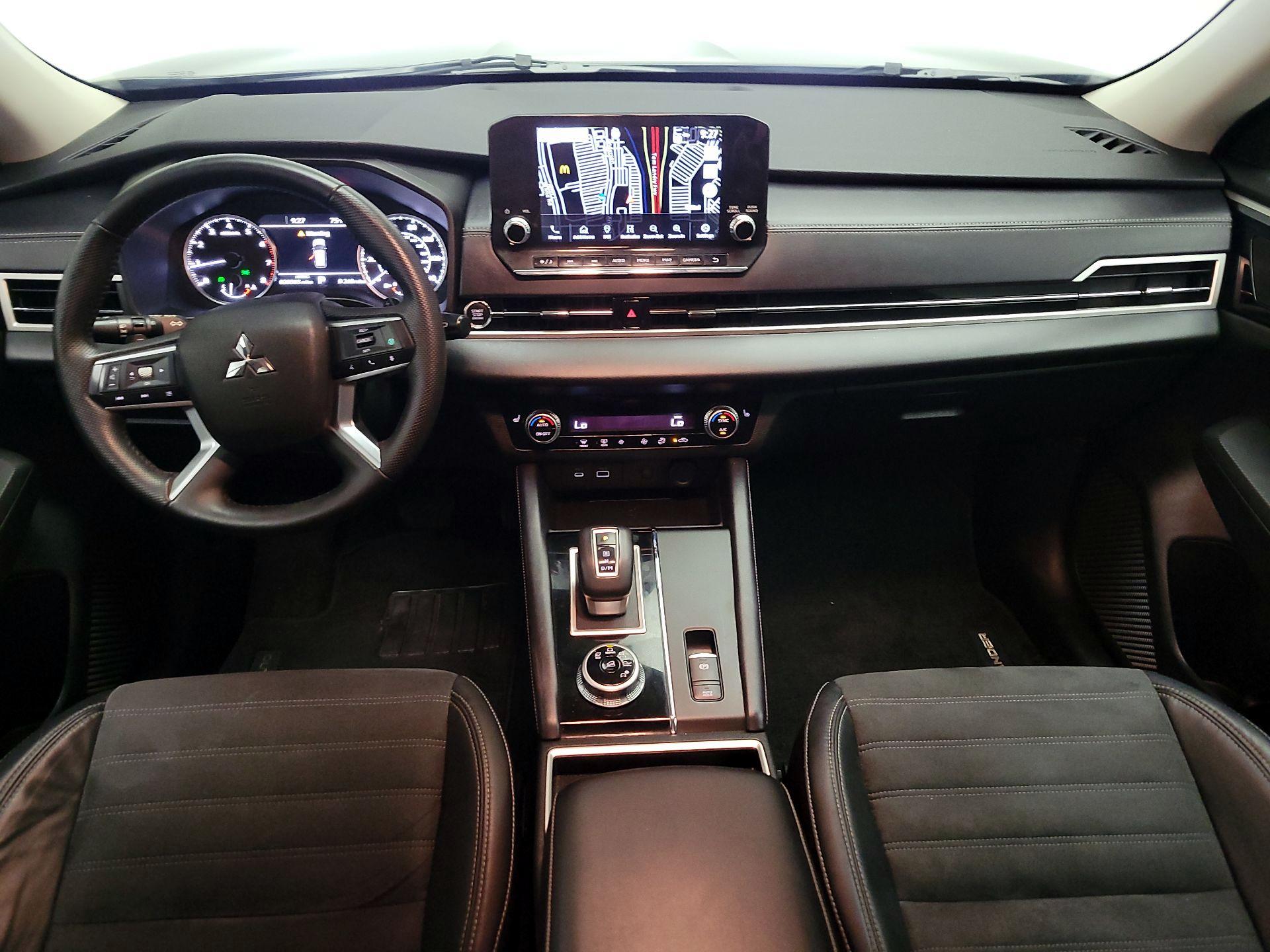 Thumbnail: 2022 Mitsubishi Outlander - 9