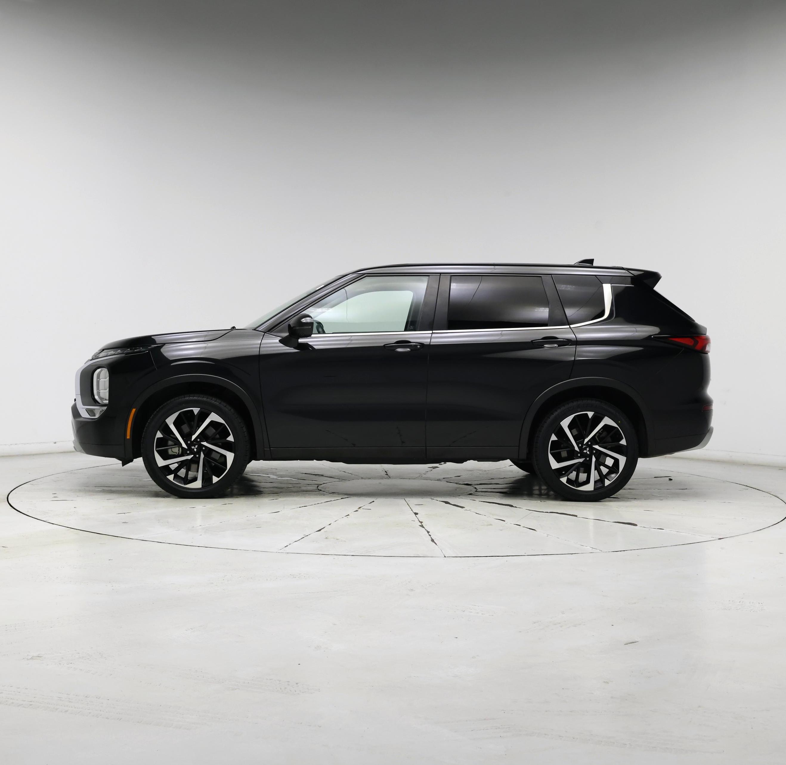 Thumbnail: 2022 Mitsubishi Outlander - 3