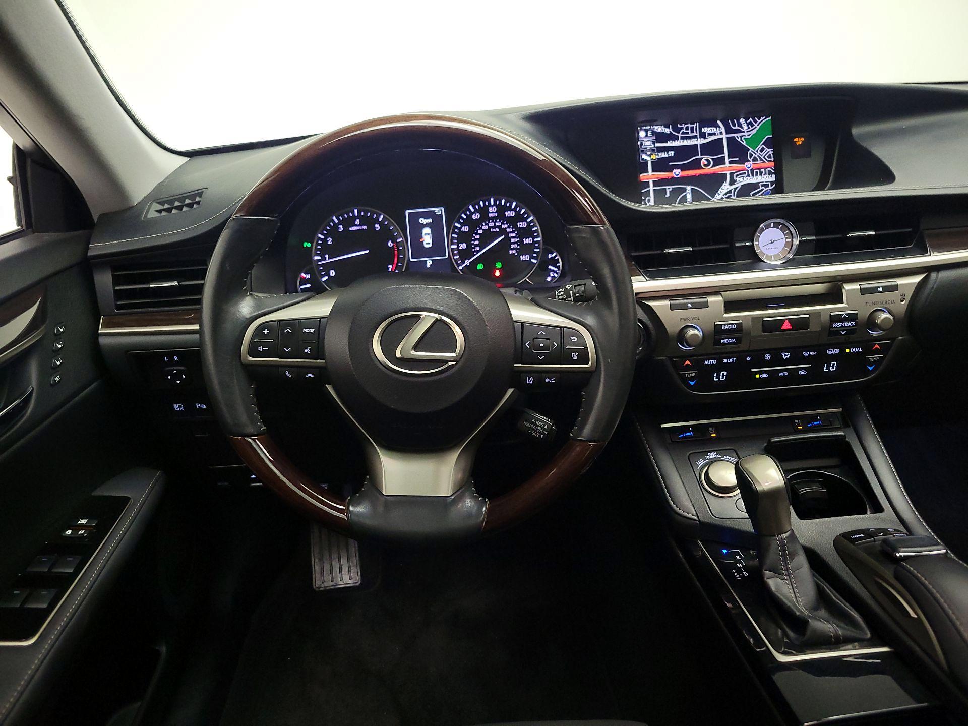 Thumbnail: 2018 Lexus ES - 10