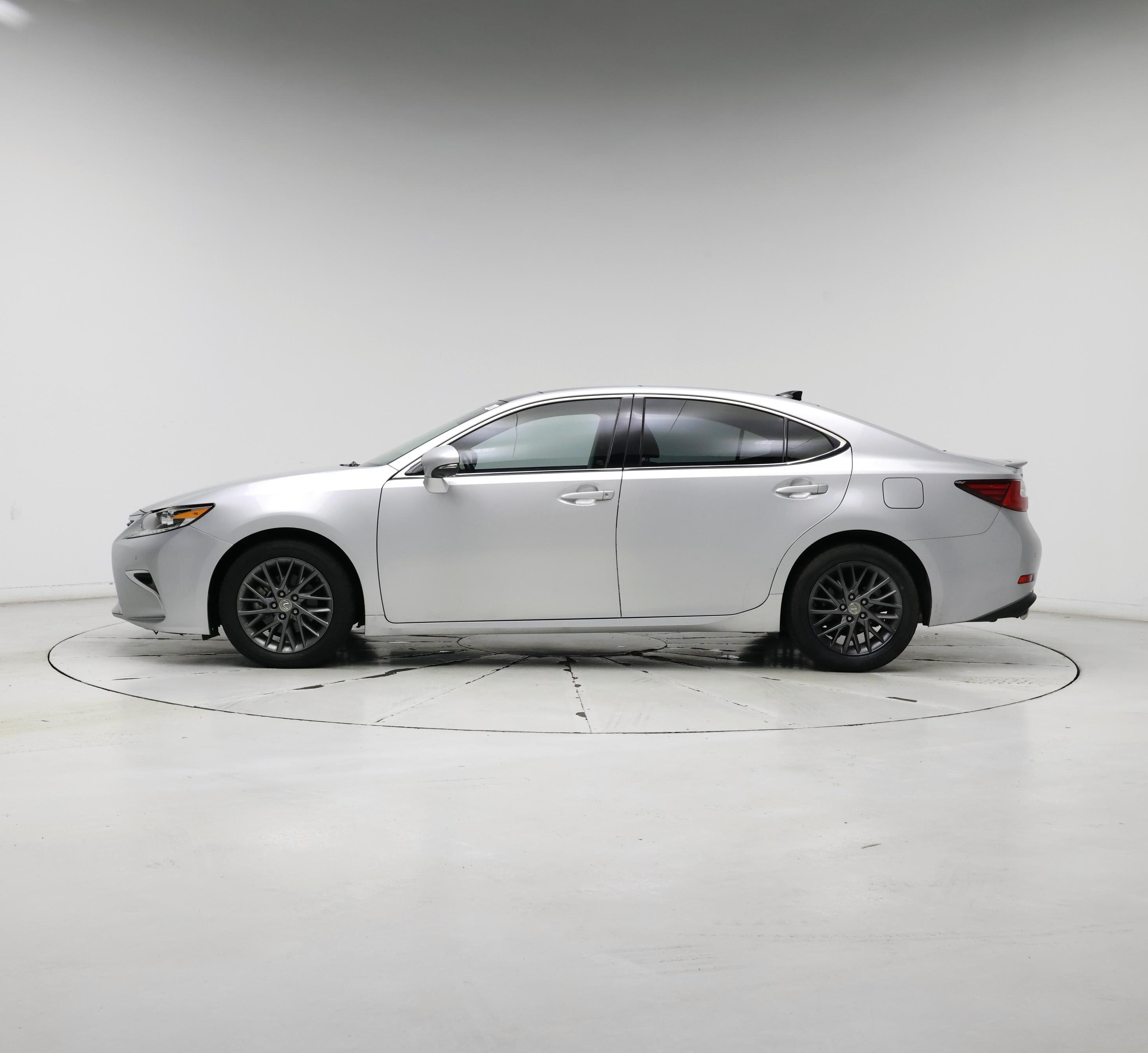 Thumbnail: 2018 Lexus ES - 3