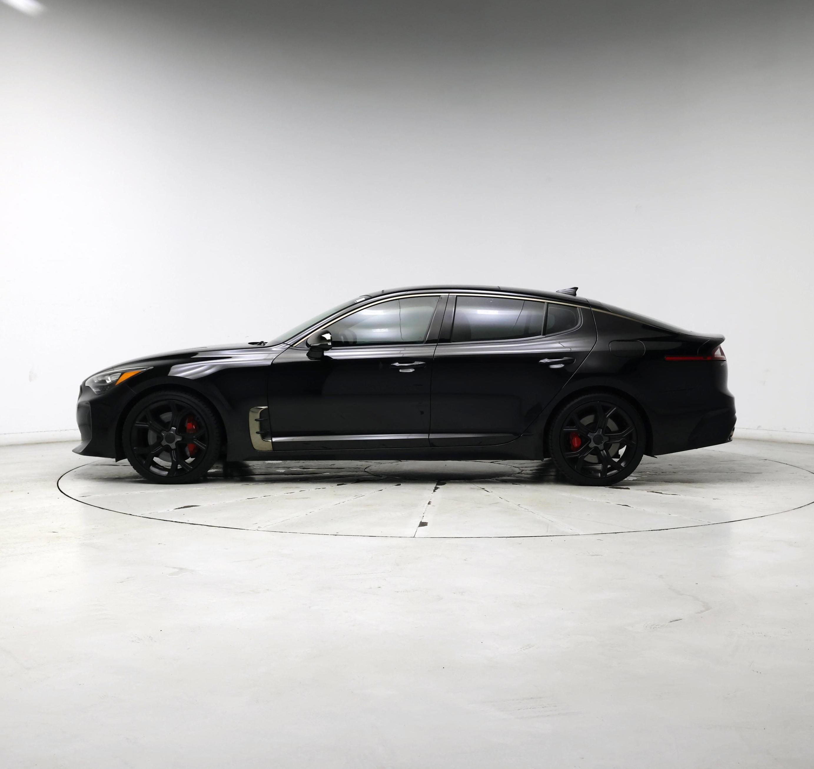 Thumbnail: 2018 Kia Stinger - 3