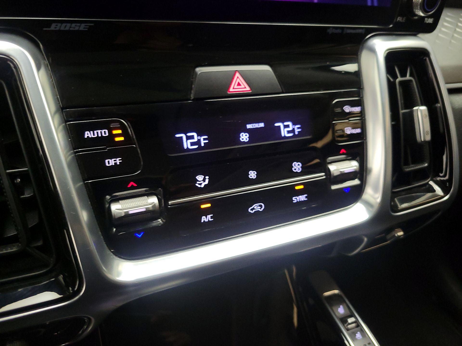 Thumbnail: 2022 Kia Sorento - 17