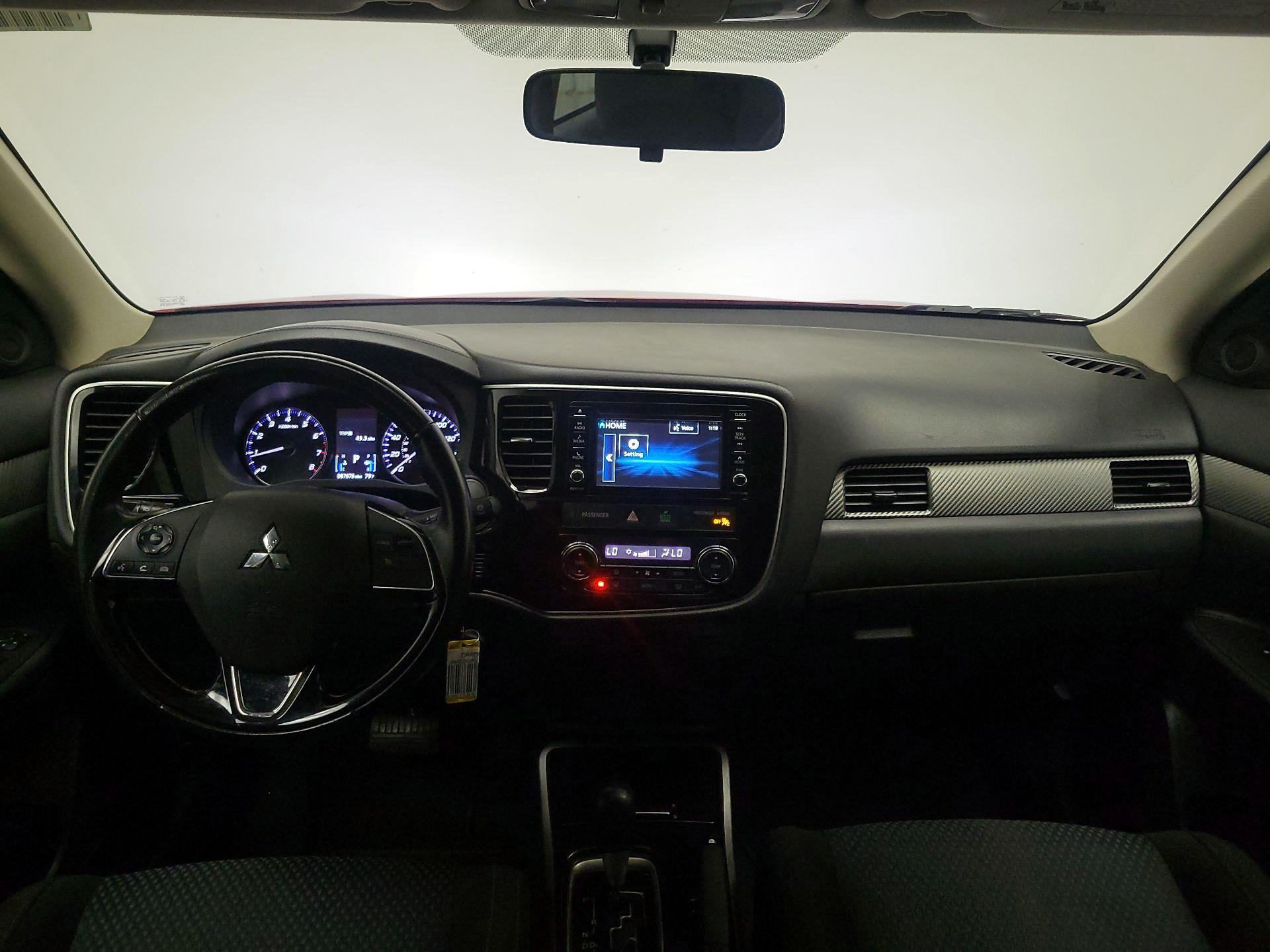 Thumbnail: 2017 Mitsubishi Outlander - 9