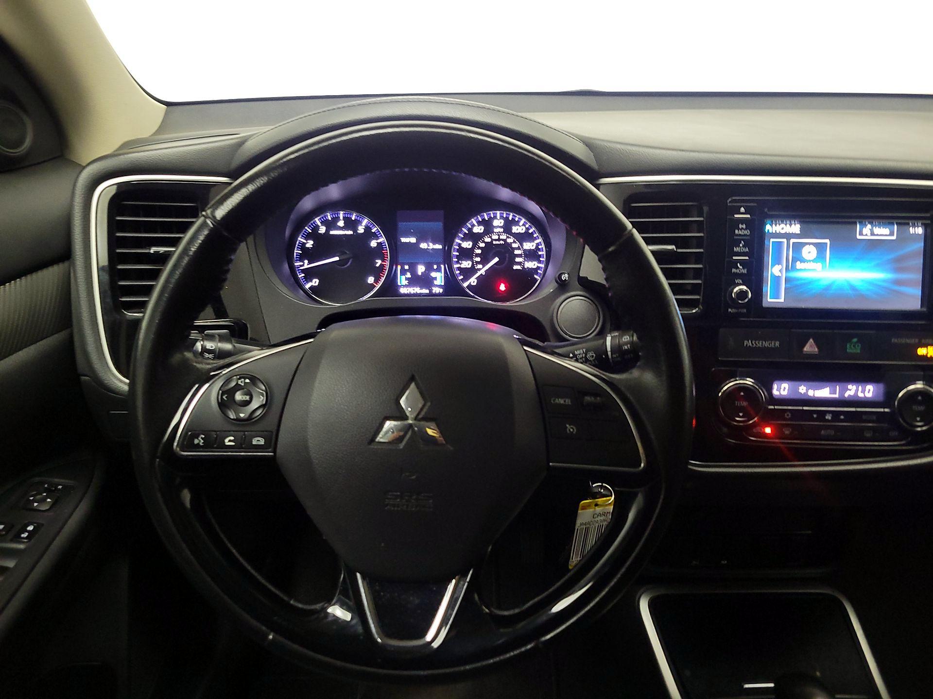 Thumbnail: 2017 Mitsubishi Outlander - 10