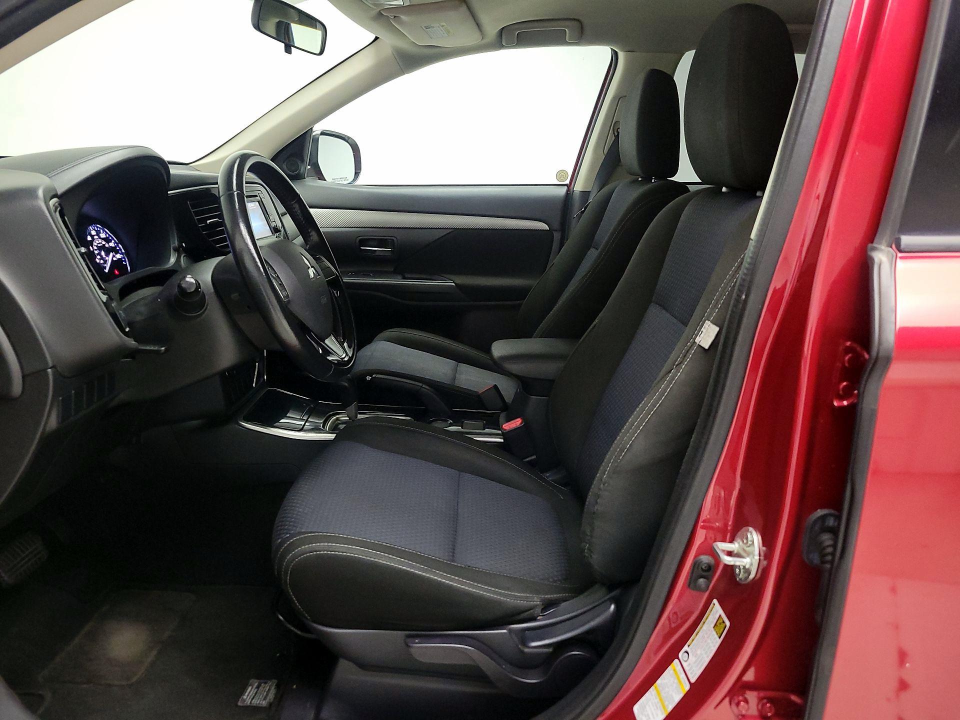 Thumbnail: 2017 Mitsubishi Outlander - 11