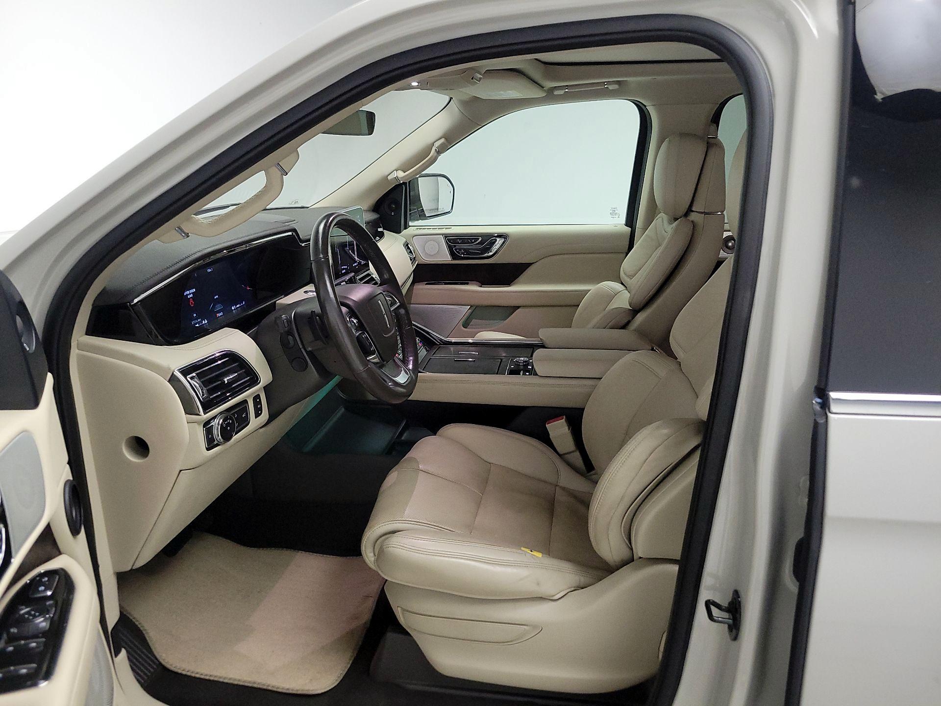 Thumbnail: 2020 Lincoln Navigator - 11