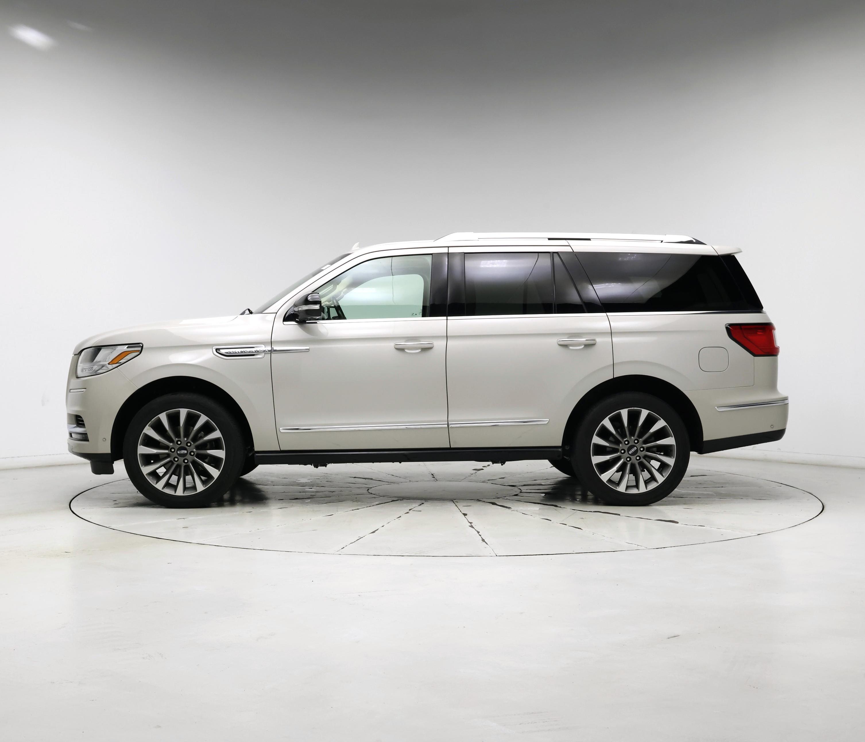 Thumbnail: 2020 Lincoln Navigator - 3
