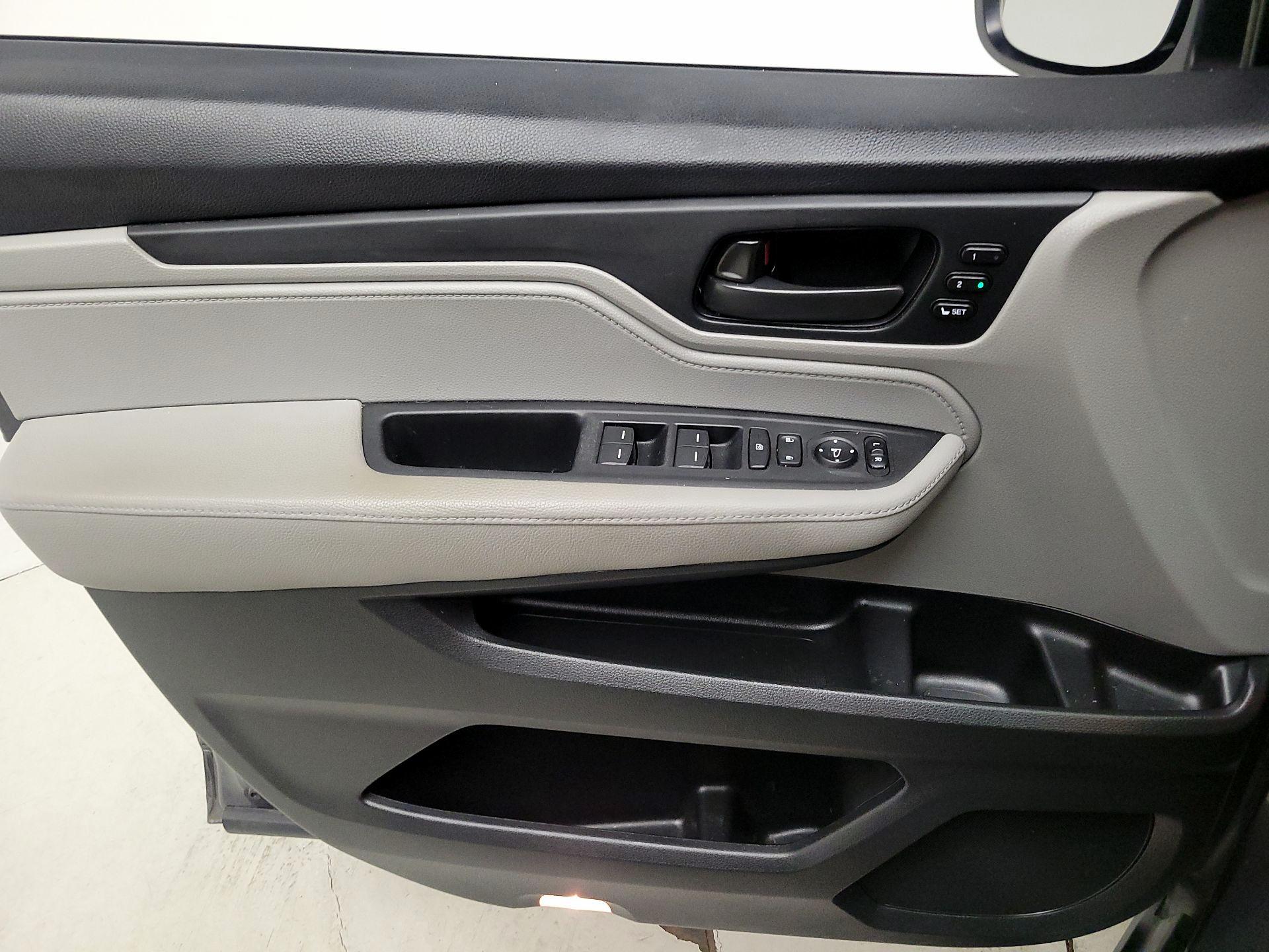 Thumbnail: 2018 Honda Odyssey - 12