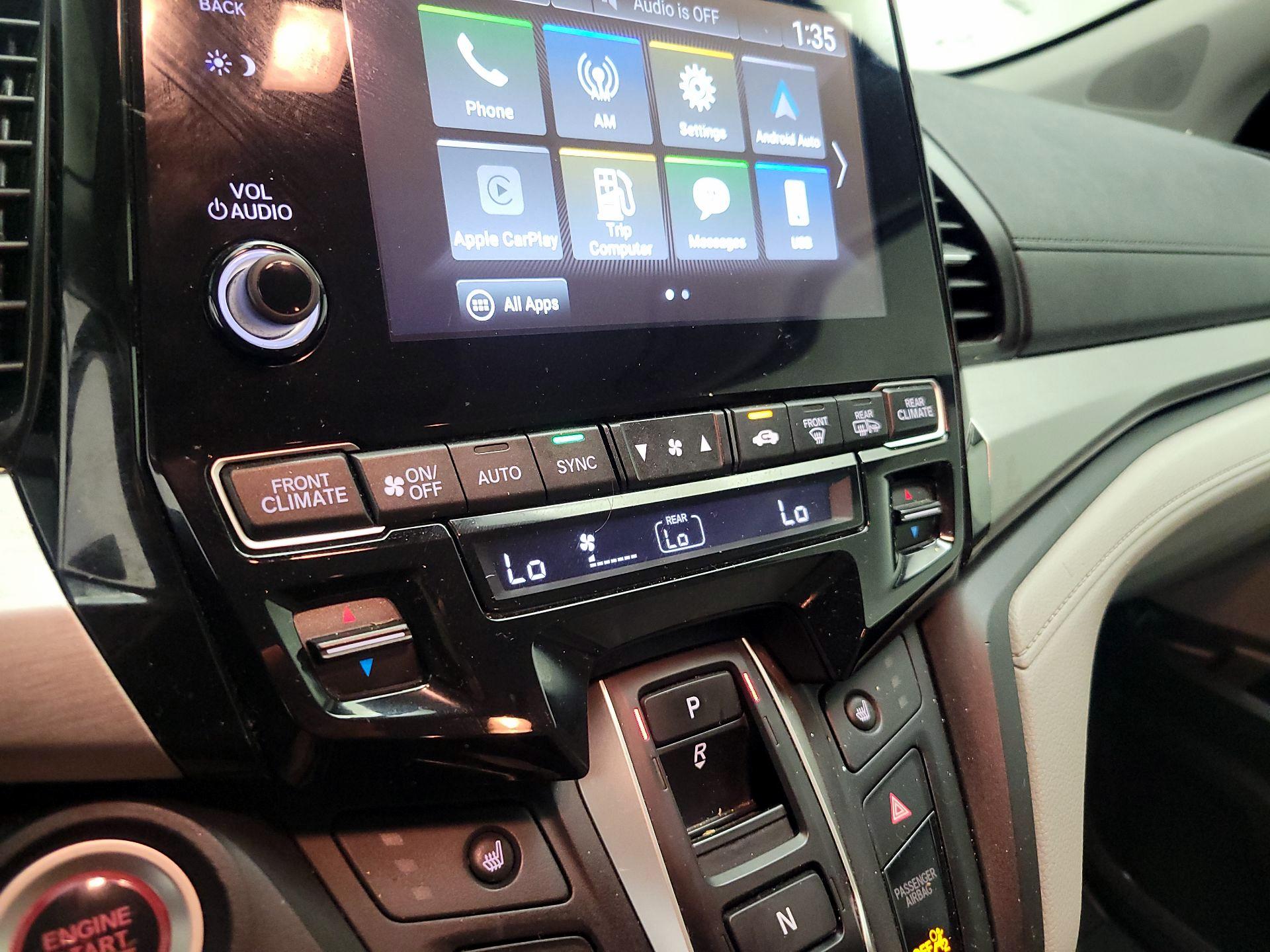 Thumbnail: 2018 Honda Odyssey - 16