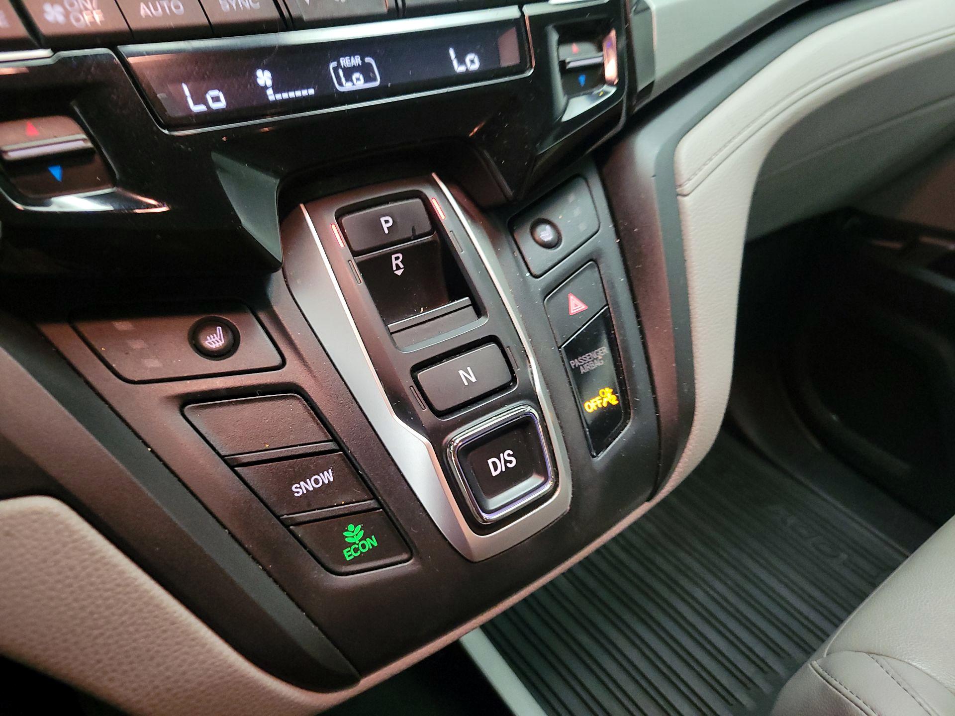 Thumbnail: 2018 Honda Odyssey - 17