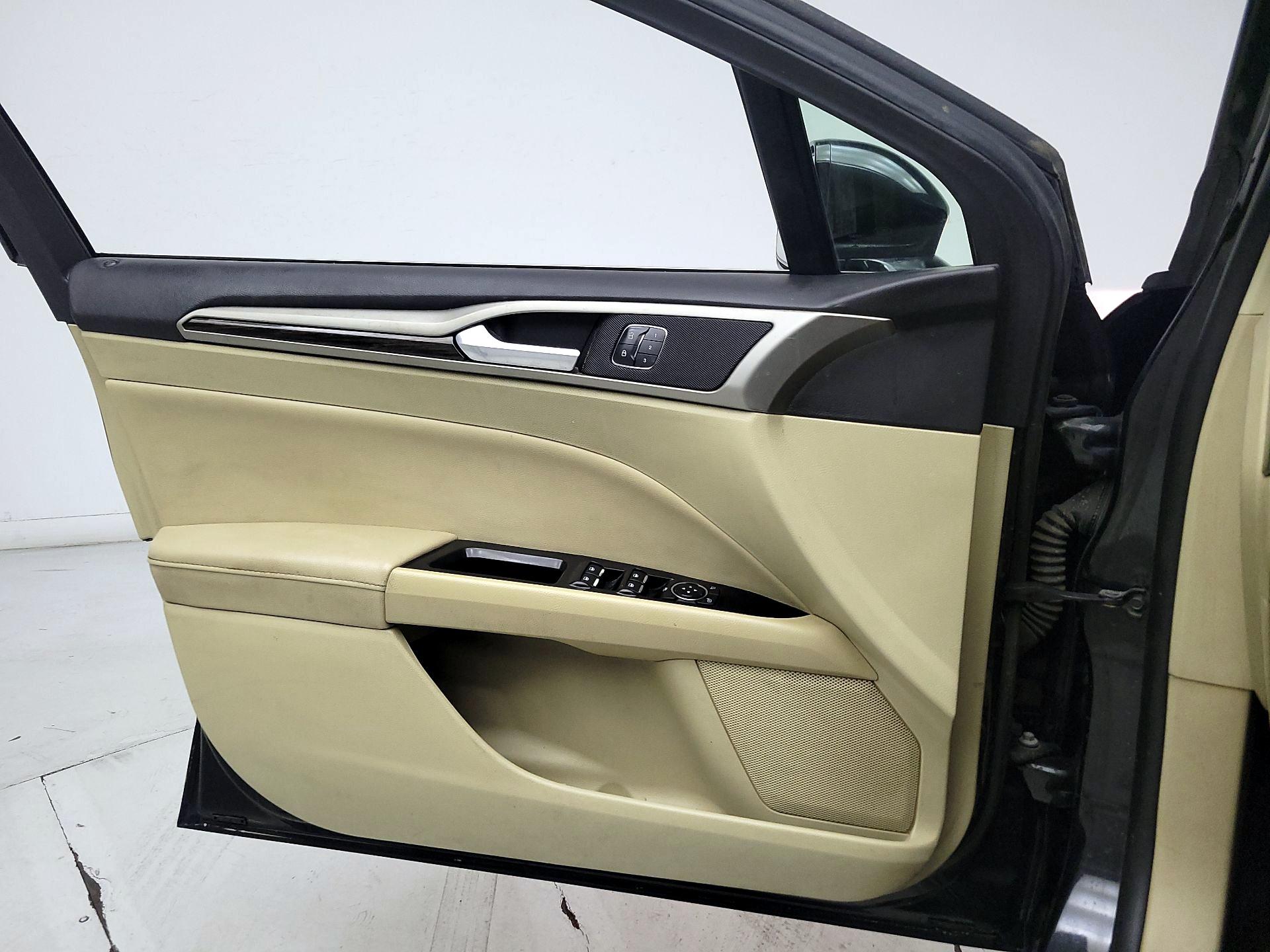 Thumbnail: 2015 Ford Fusion - 12