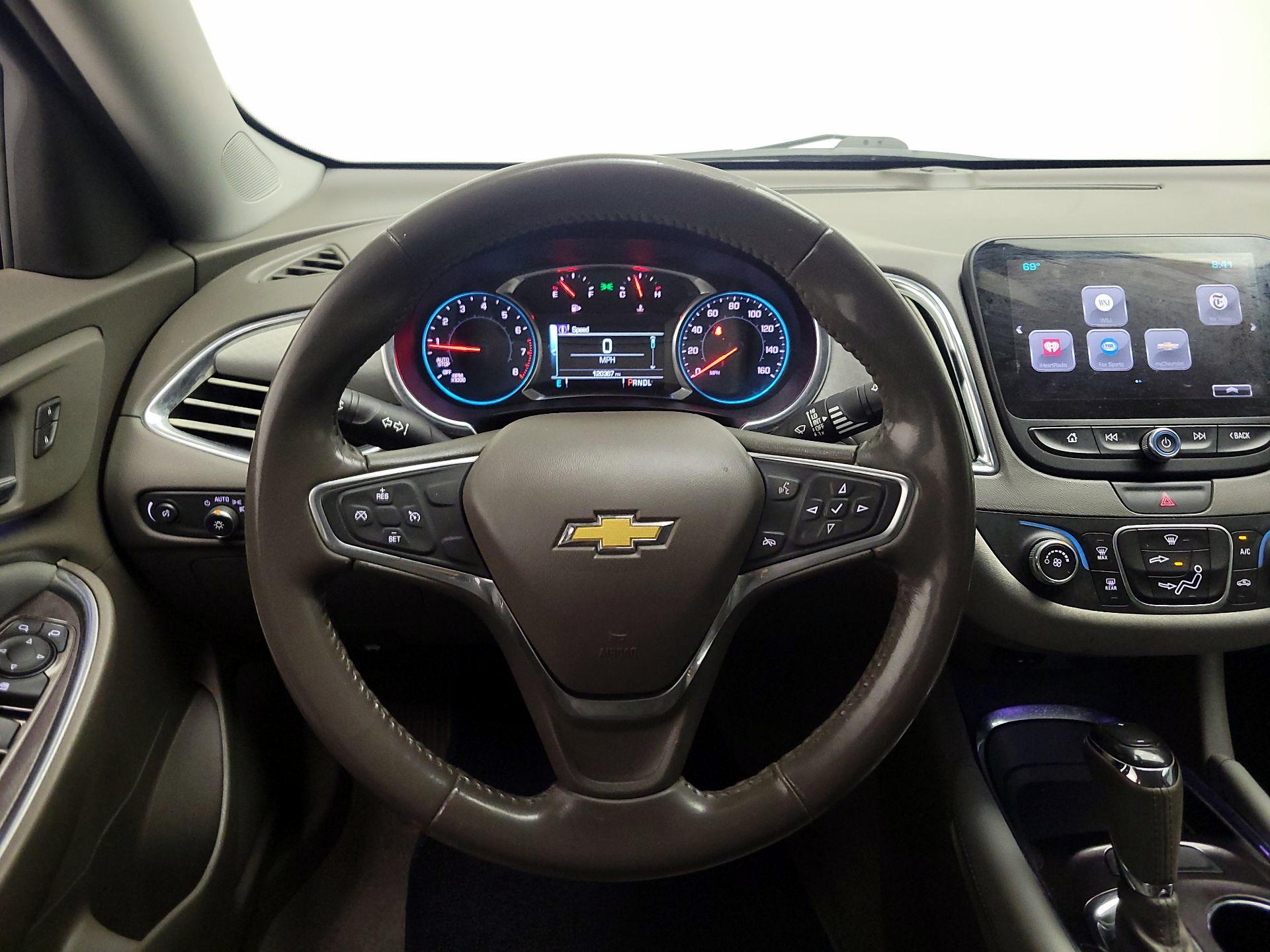 Thumbnail: 2018 Chevrolet Malibu - 10