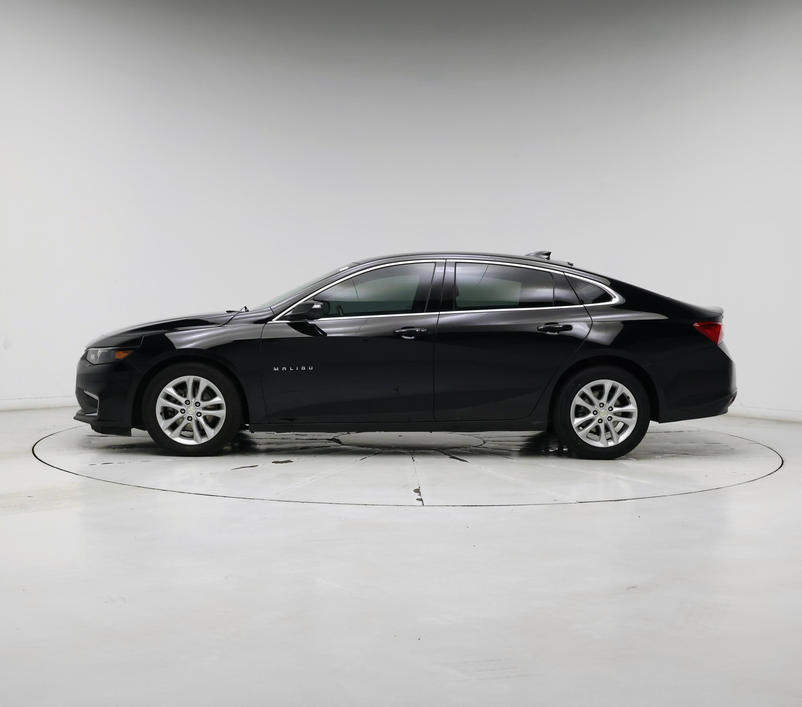 Thumbnail: 2018 Chevrolet Malibu - 3