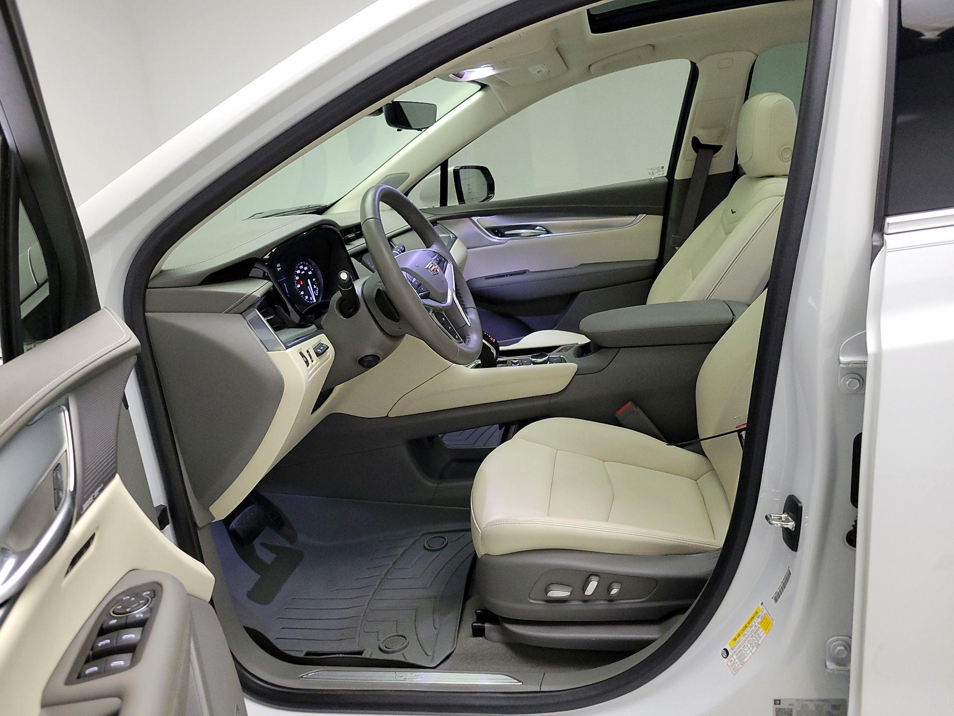 Thumbnail: 2021 Cadillac XT5 - 11