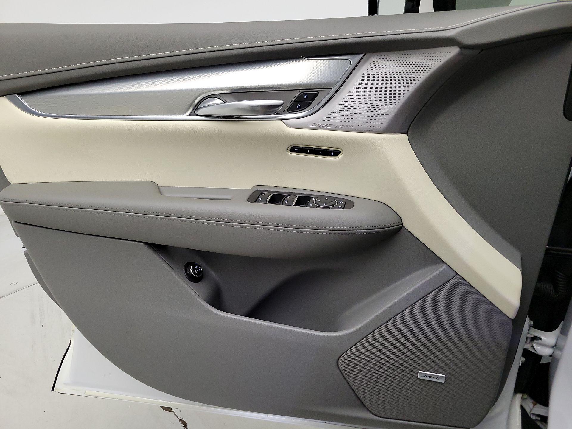 Thumbnail: 2021 Cadillac XT5 - 12