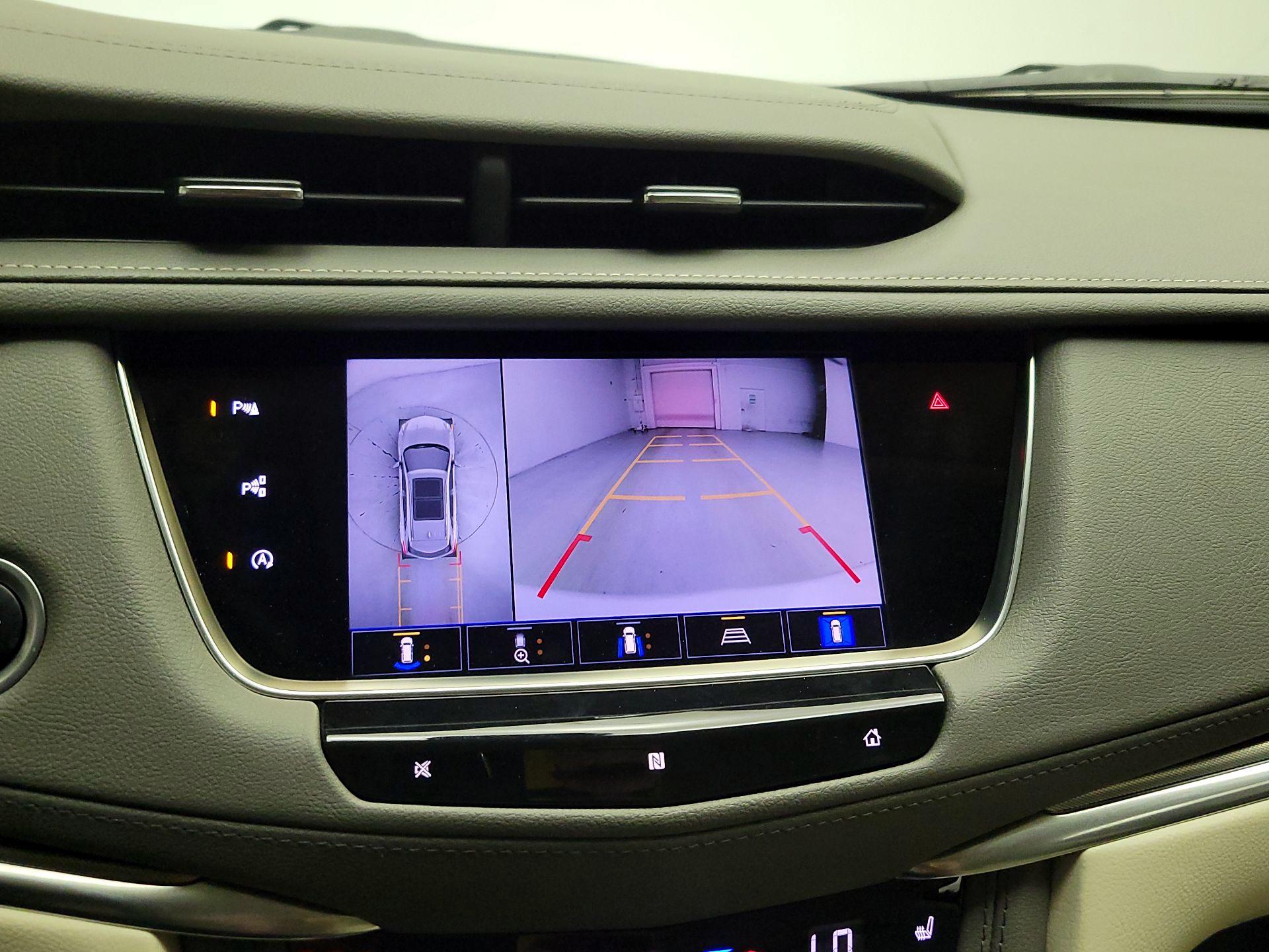 Thumbnail: 2021 Cadillac XT5 - 14