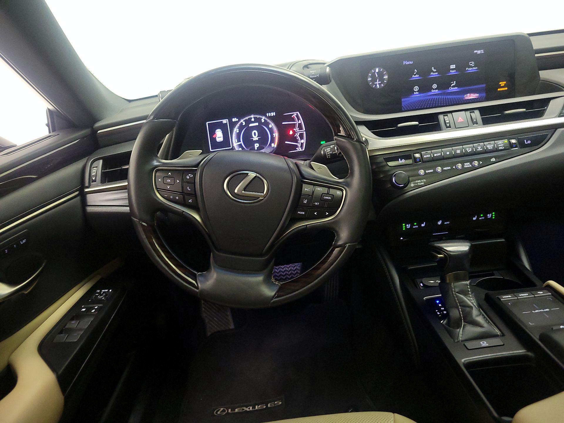 Thumbnail: 2020 Lexus ES - 10