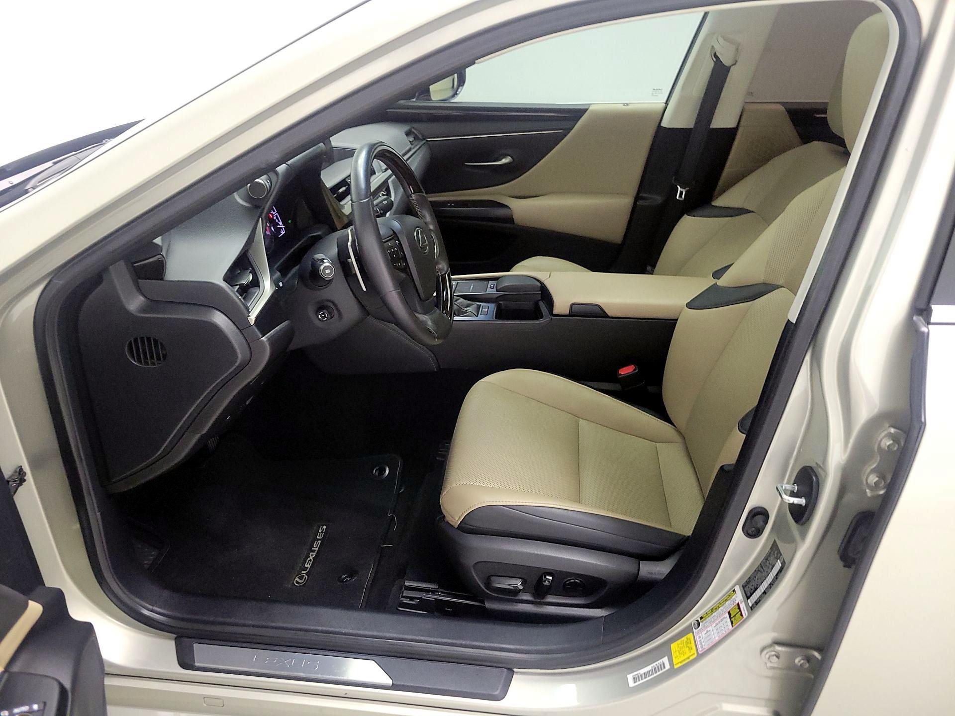 Thumbnail: 2020 Lexus ES - 11