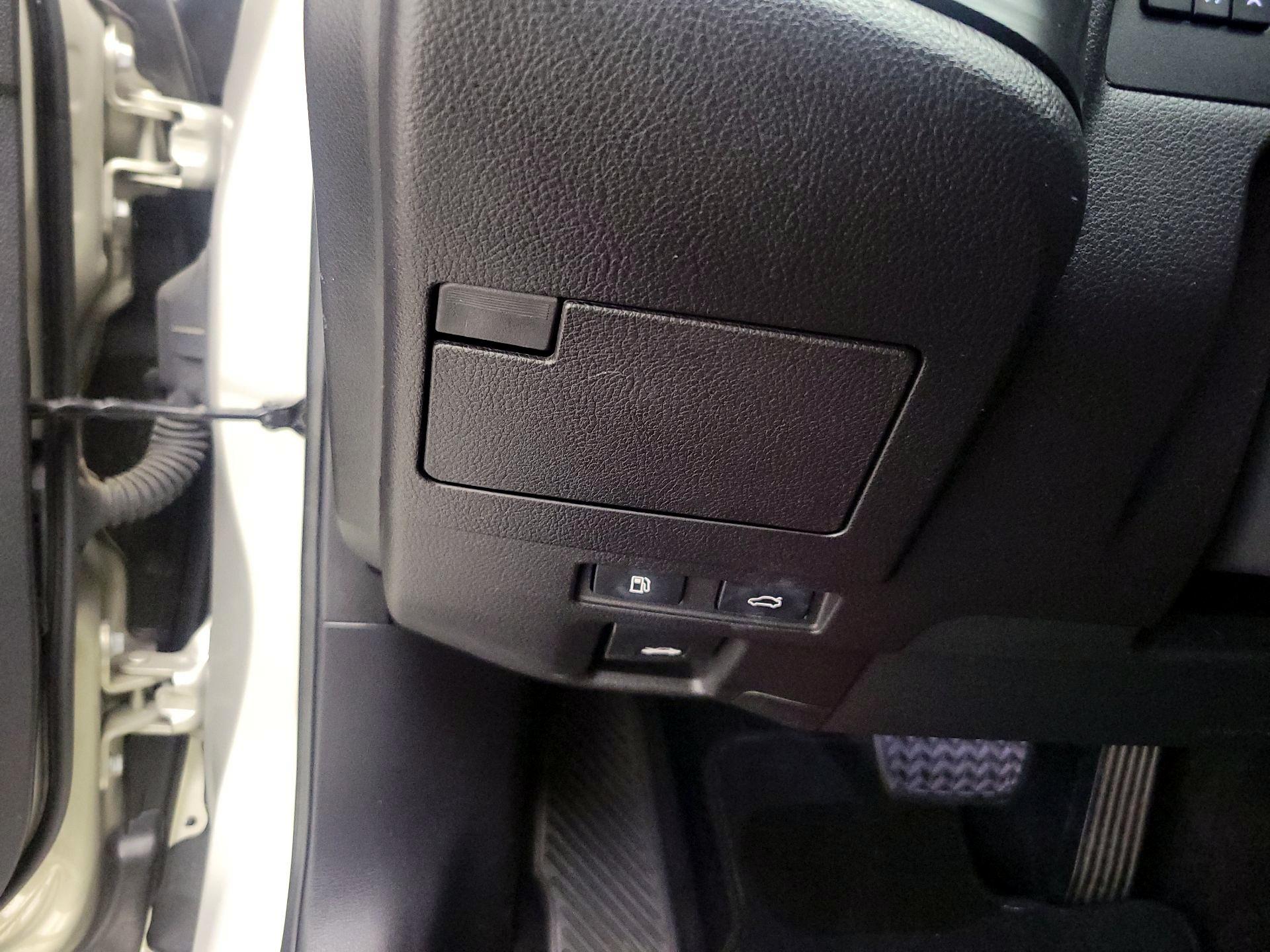 Thumbnail: 2020 Lexus ES - 13