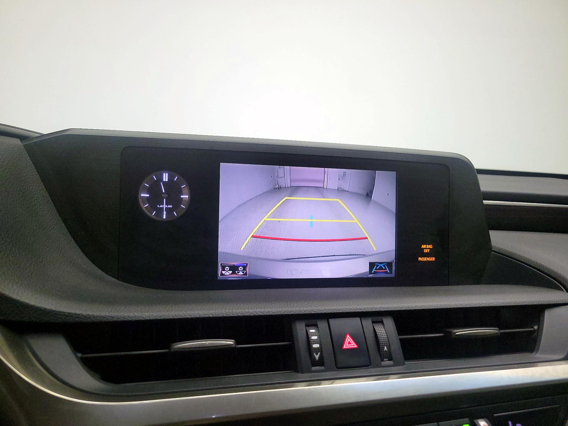 Thumbnail: 2020 Lexus ES - 14