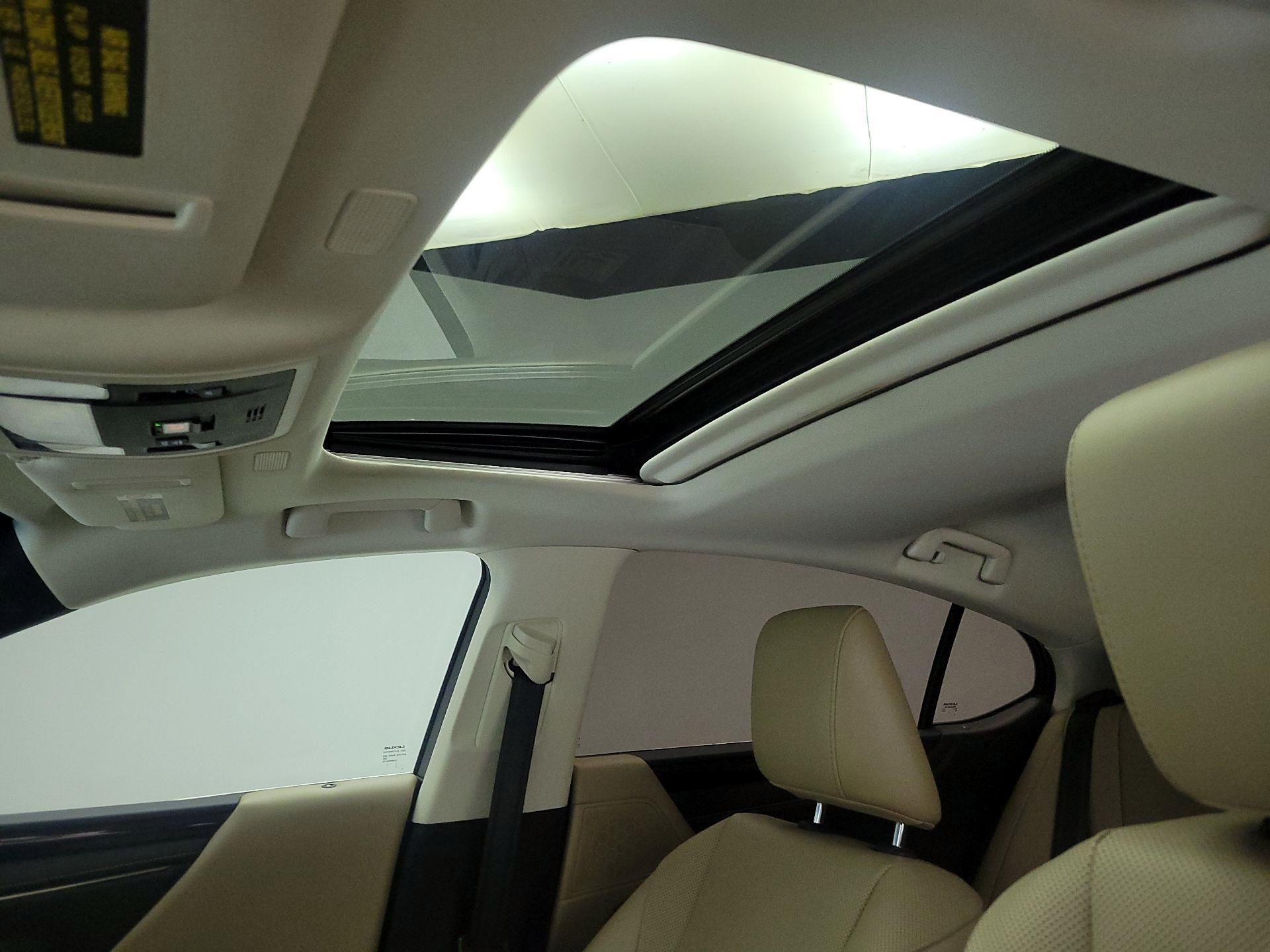 Thumbnail: 2020 Lexus ES - 19