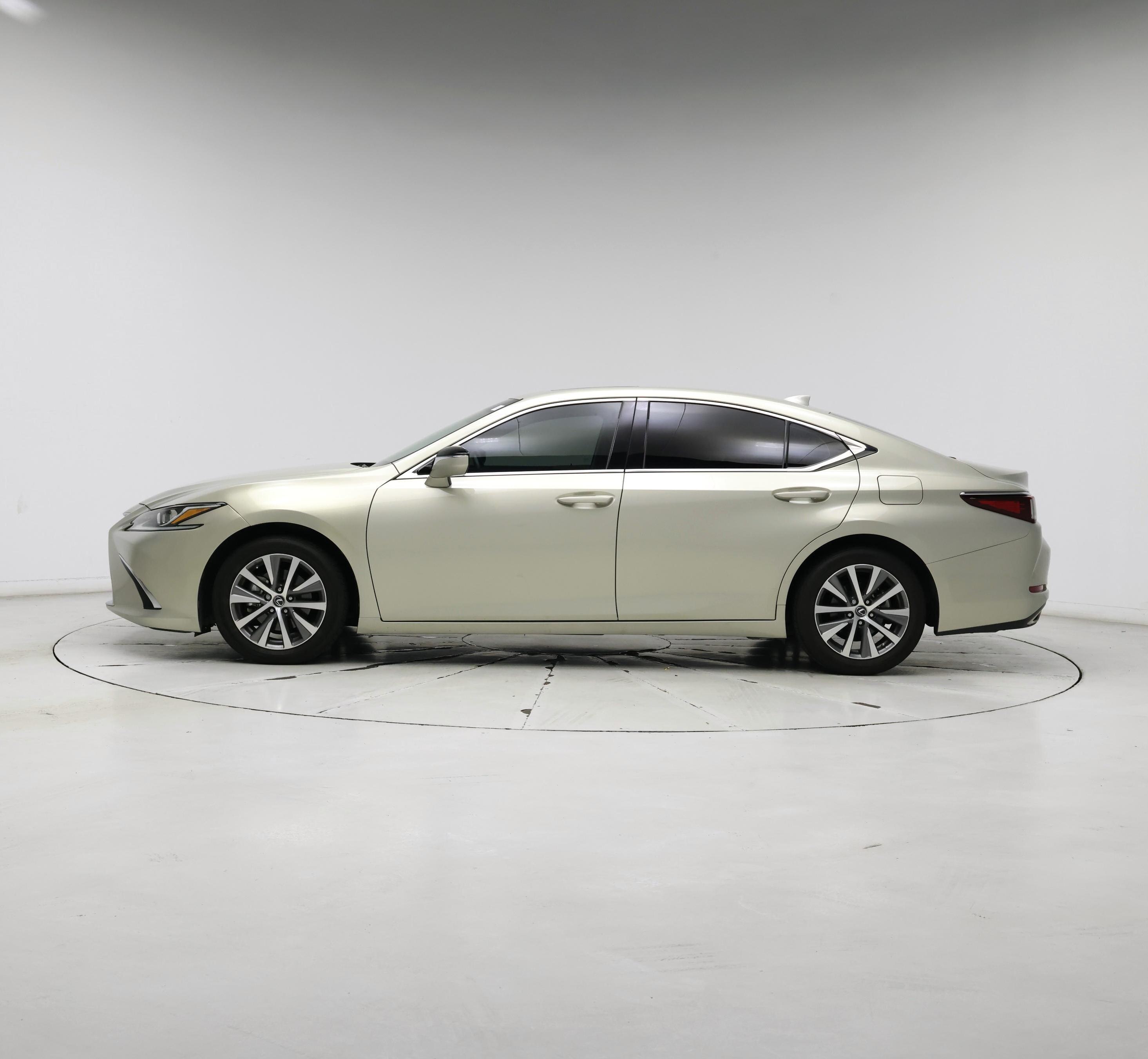 Thumbnail: 2020 Lexus ES - 3