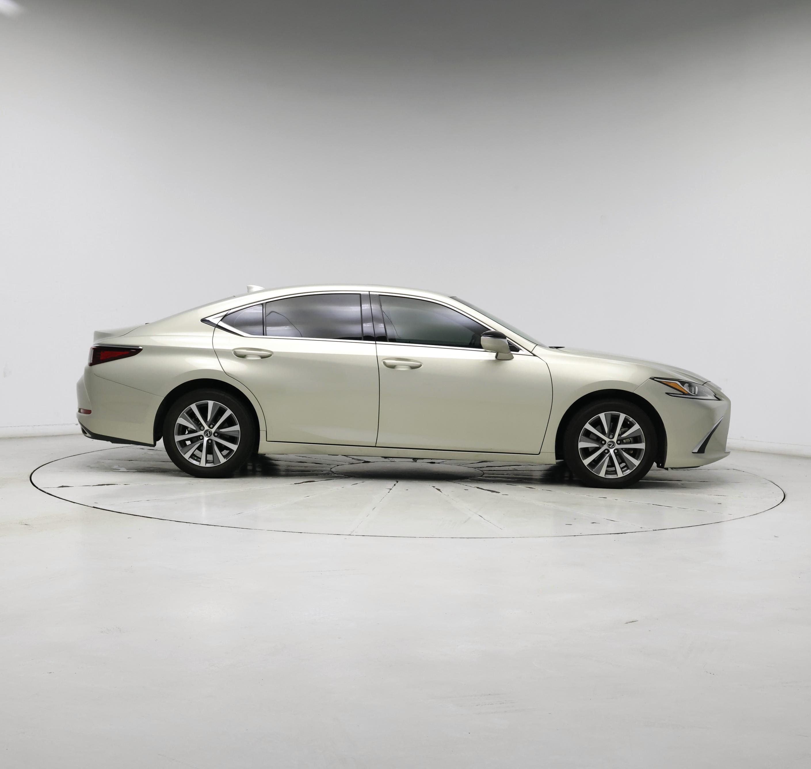 Thumbnail: 2020 Lexus ES - 7