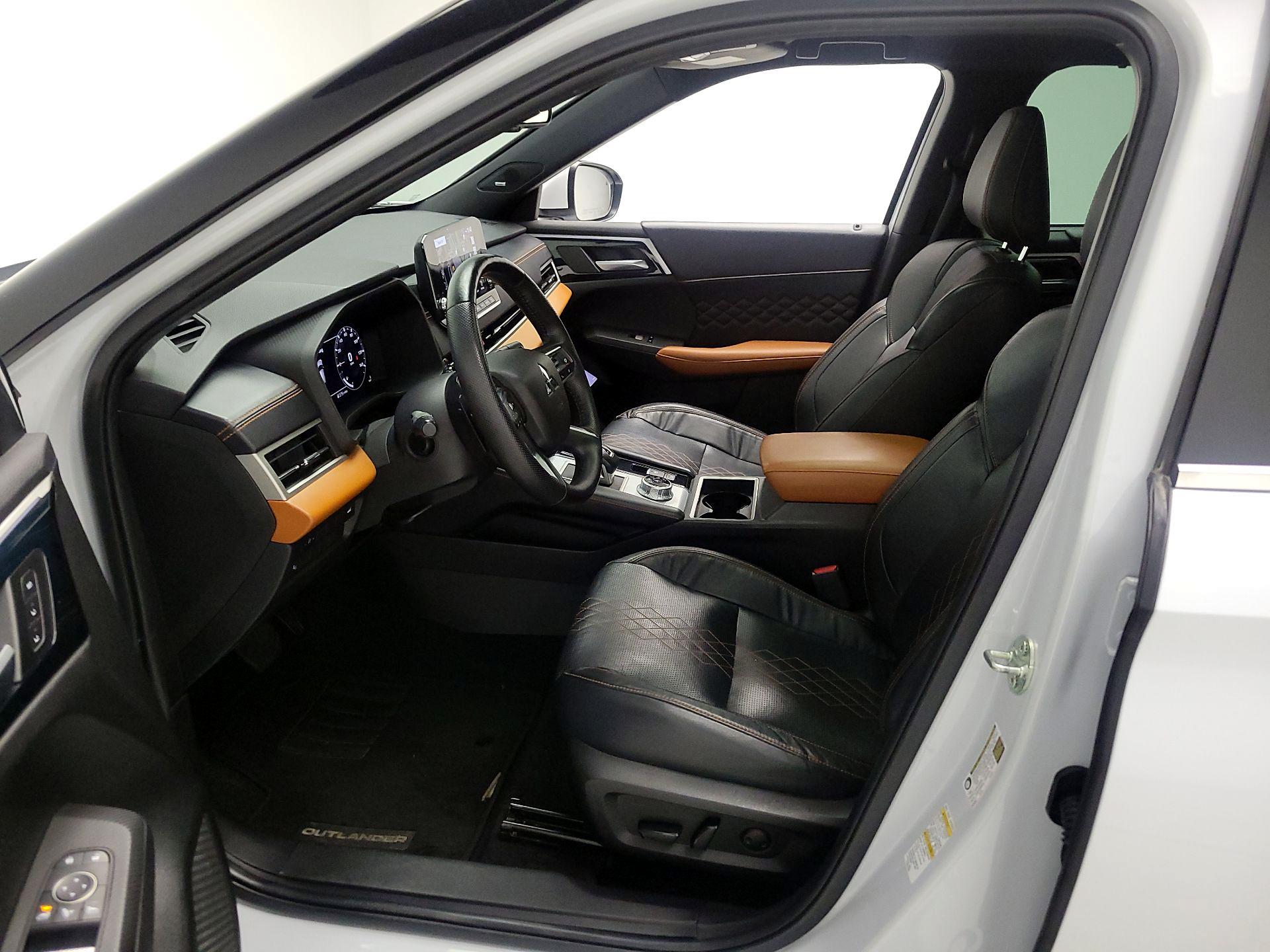 Thumbnail: 2022 Mitsubishi Outlander - 11