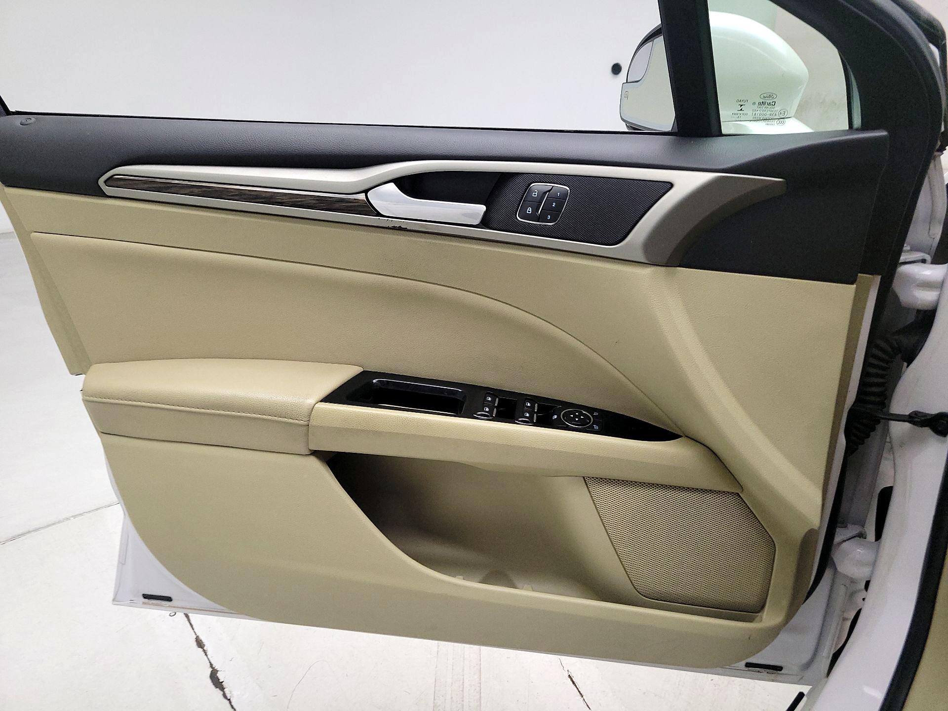 Thumbnail: 2016 Ford Fusion - 12