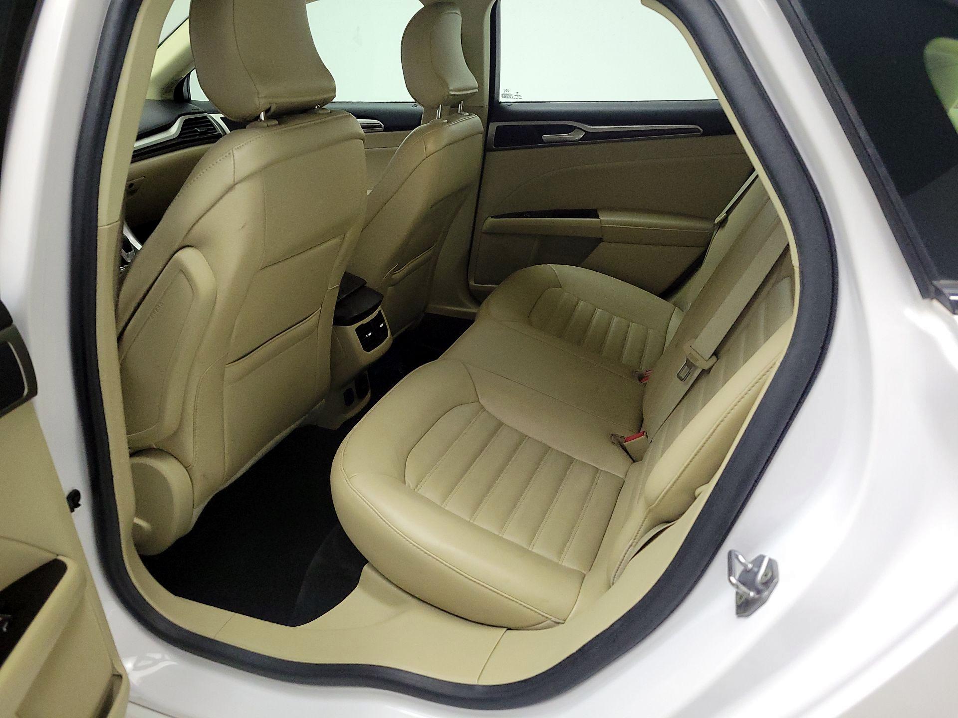 Thumbnail: 2016 Ford Fusion - 19