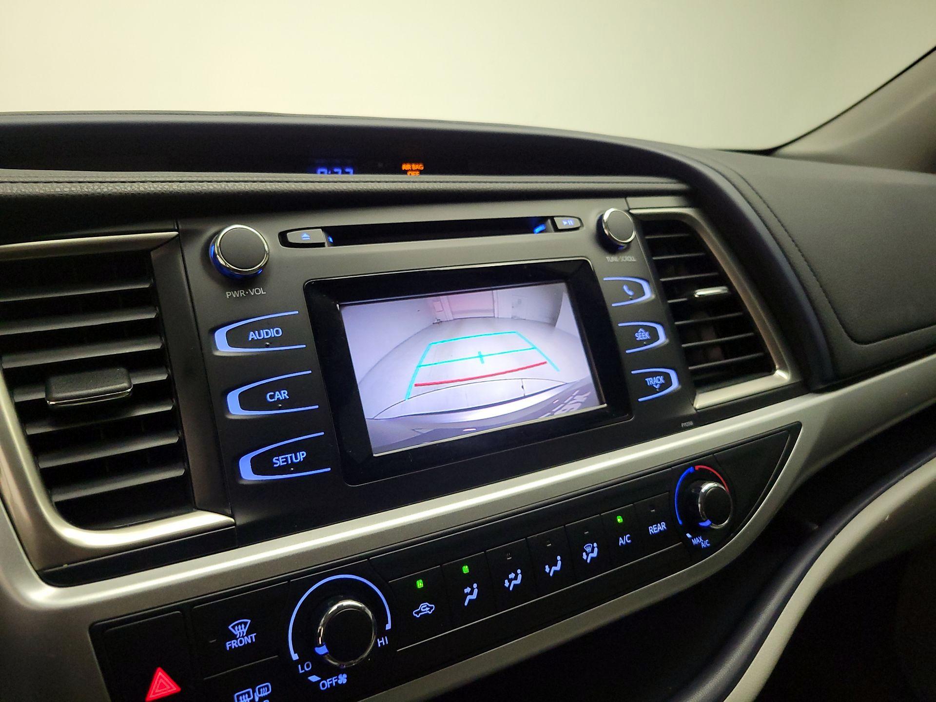 Thumbnail: 2018 Toyota Highlander - 14