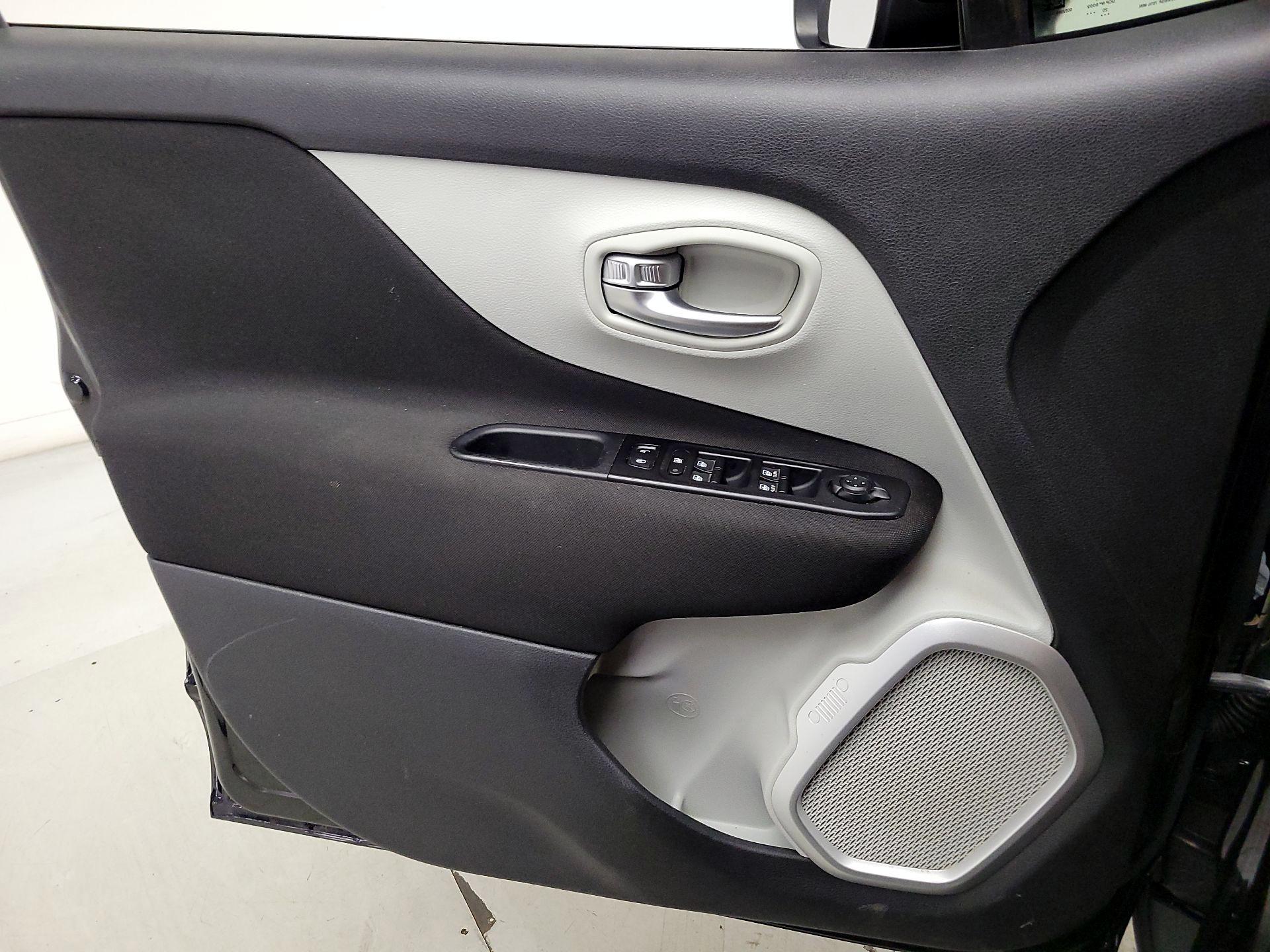 Thumbnail: 2021 Jeep Renegade - 12