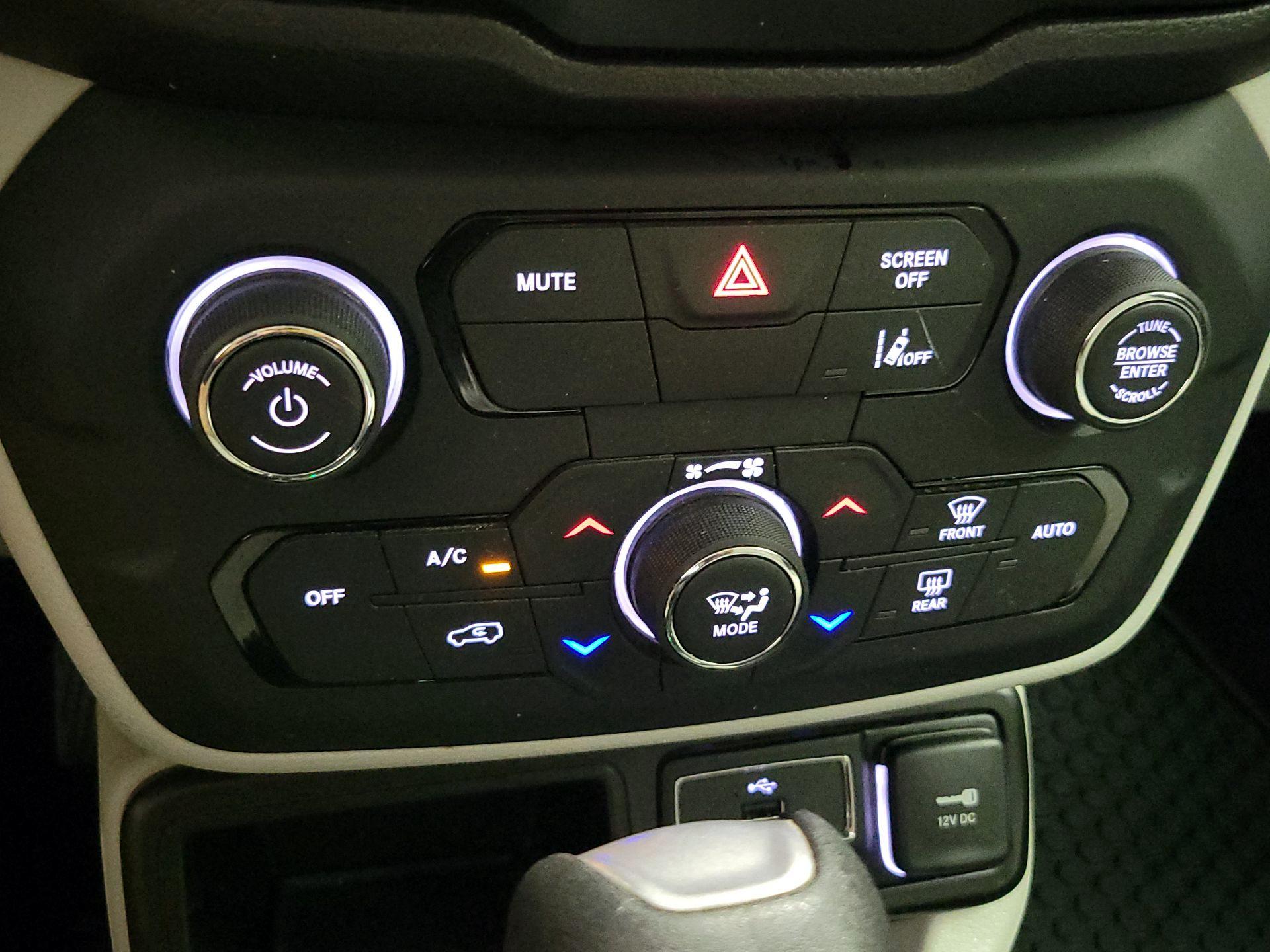 Thumbnail: 2021 Jeep Renegade - 16