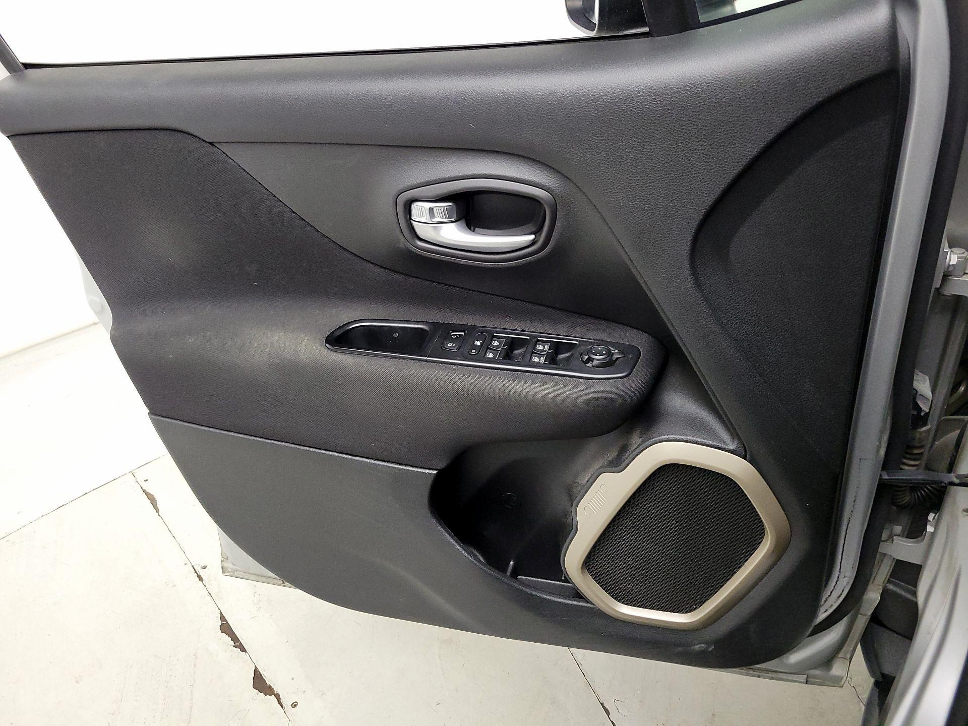 Thumbnail: 2015 Jeep Renegade - 12