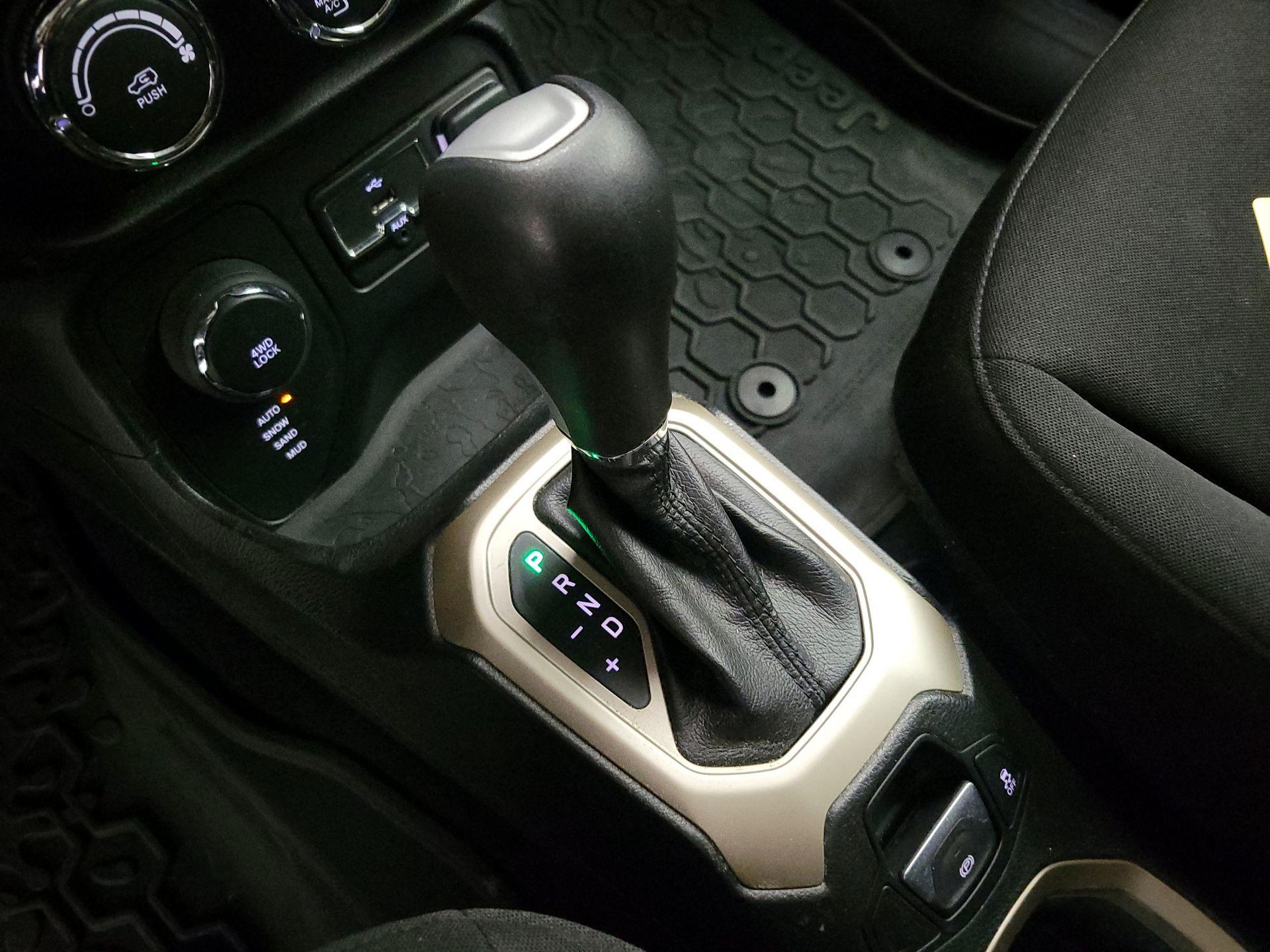 Thumbnail: 2015 Jeep Renegade - 17