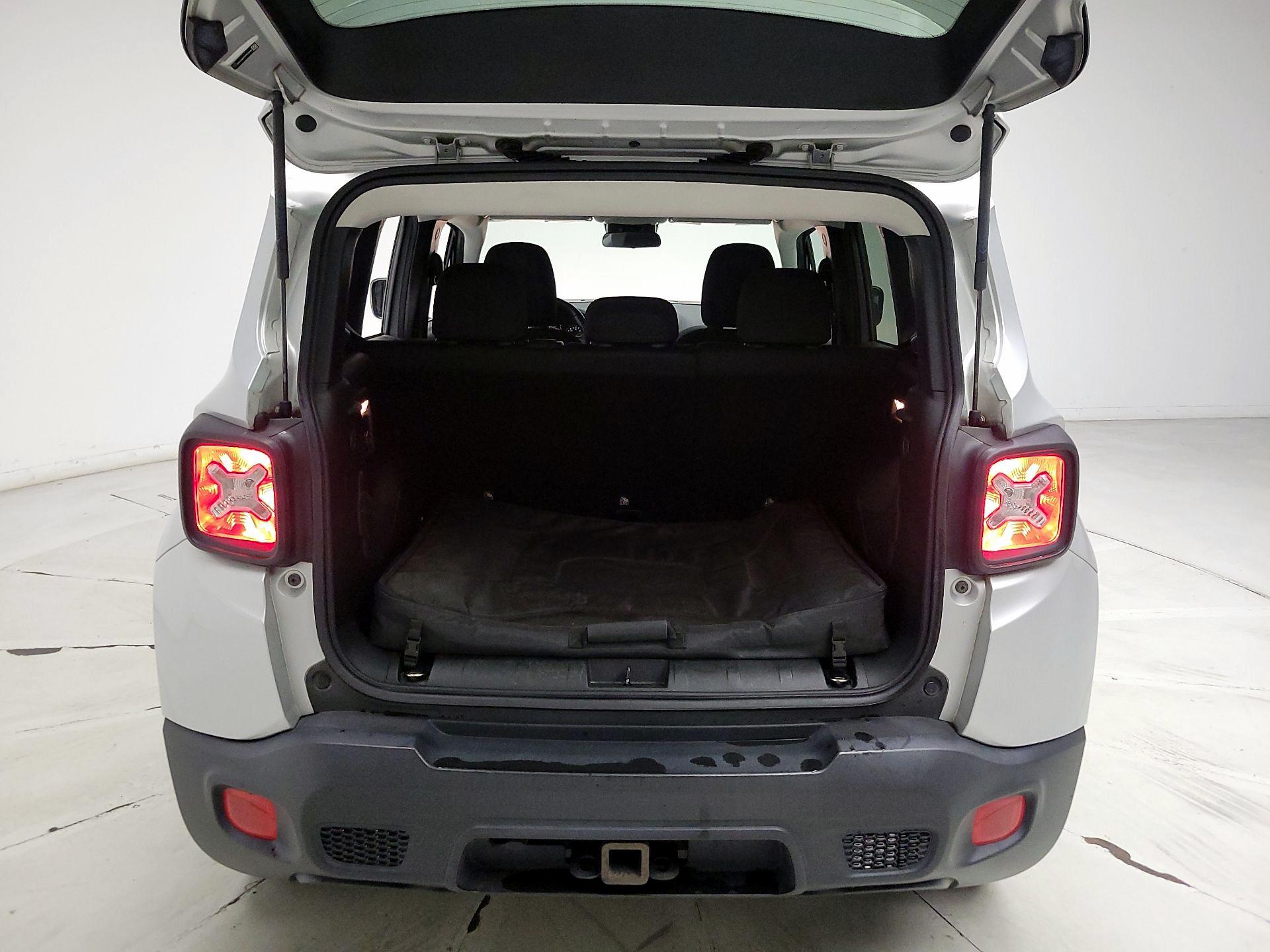 Thumbnail: 2015 Jeep Renegade - 20