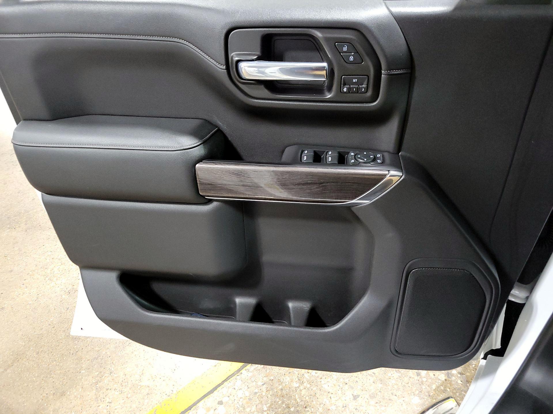 Thumbnail: 2020 Chevrolet Silverado 1500 - 12