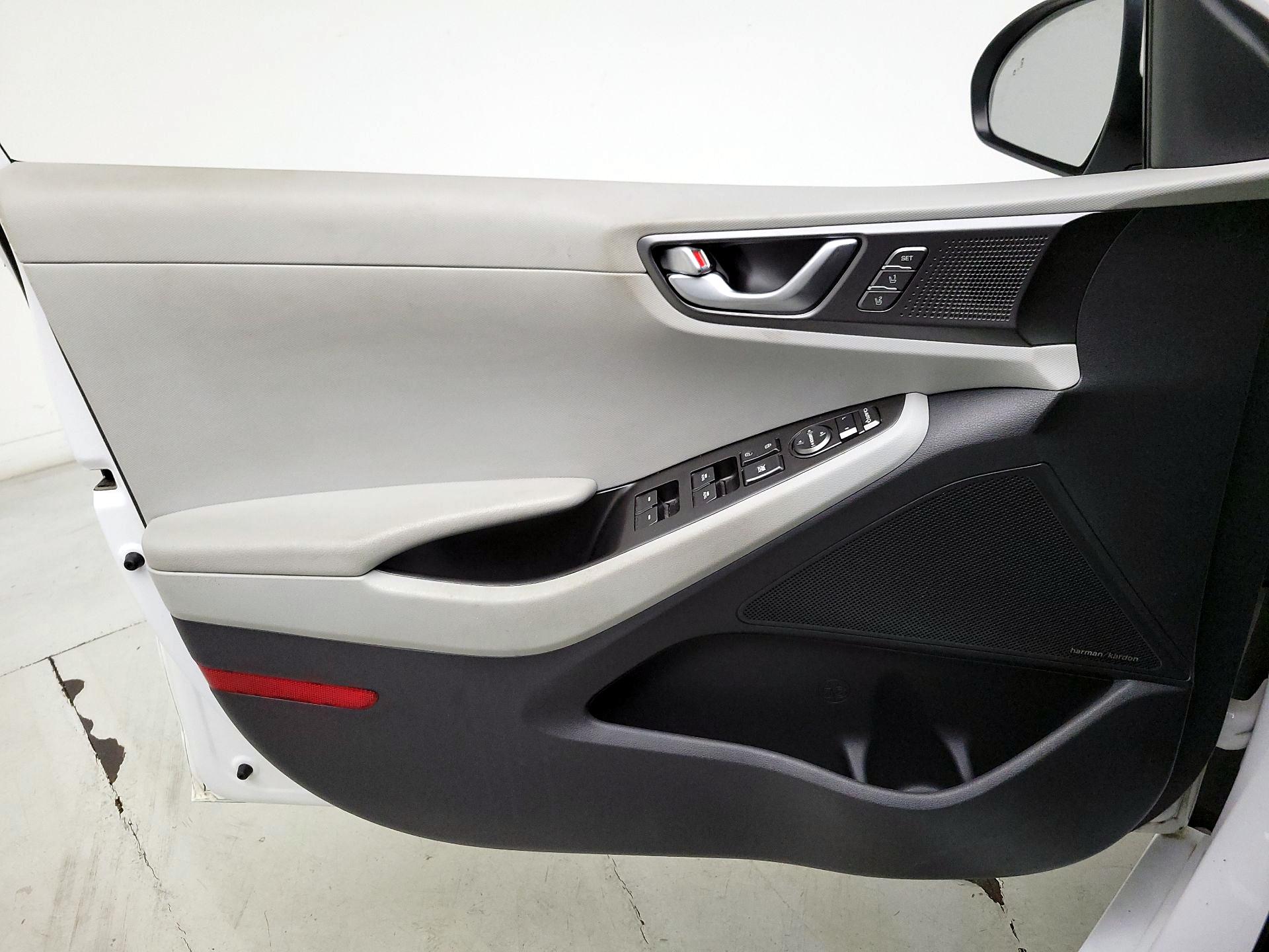 Thumbnail: 2020 Hyundai Ioniq - 12