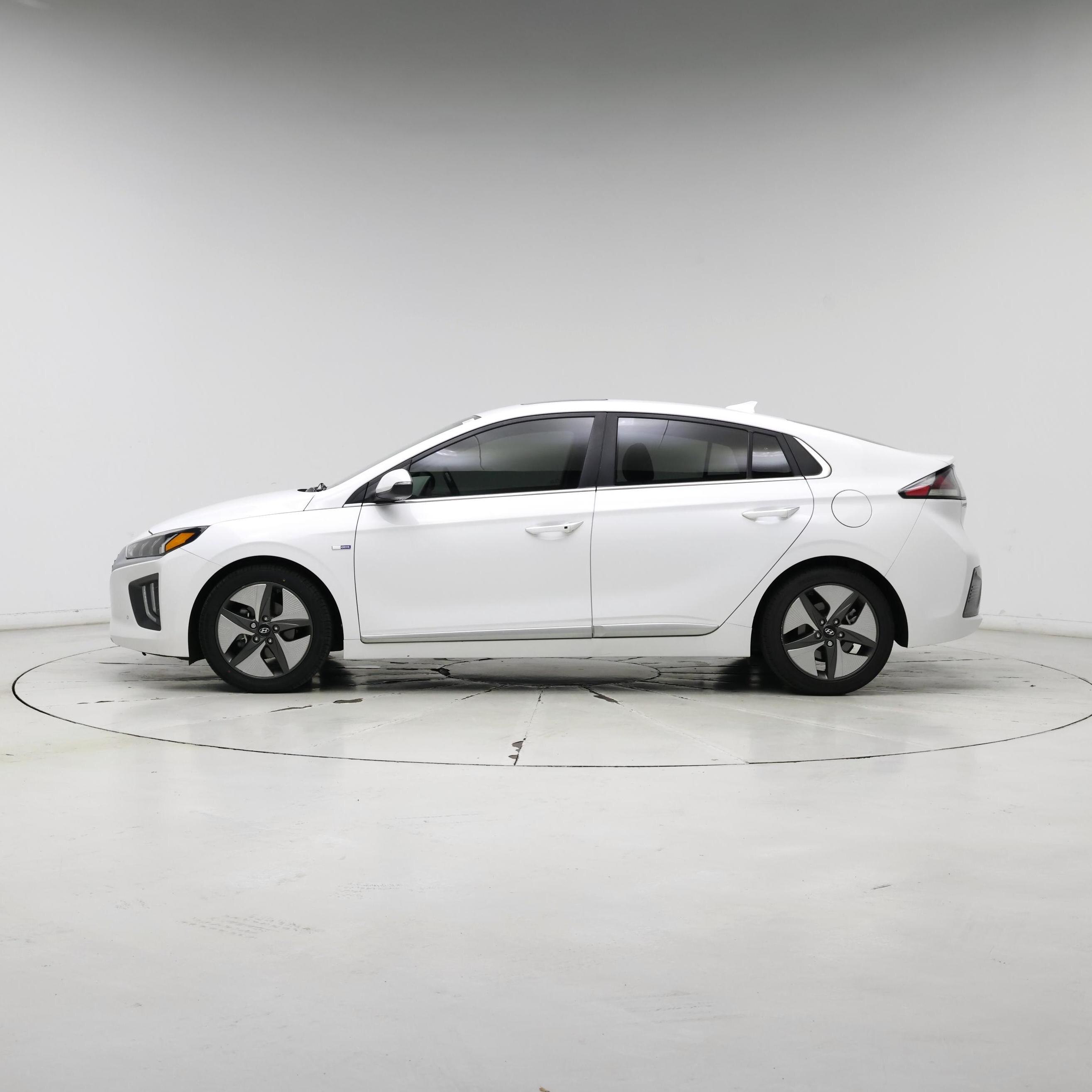 Thumbnail: 2020 Hyundai Ioniq - 3