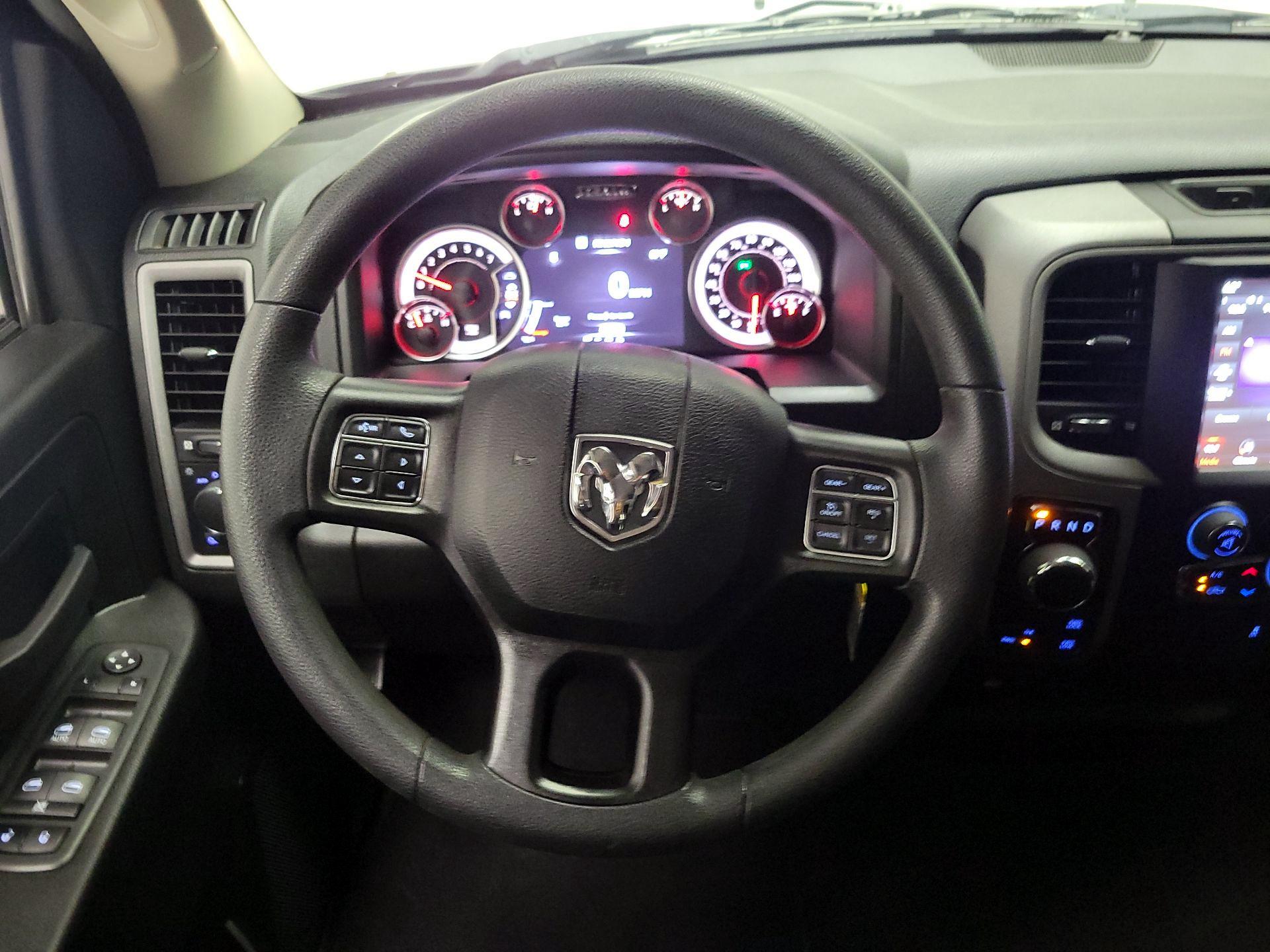 Thumbnail: 2021 RAM 1500 Classic - 10